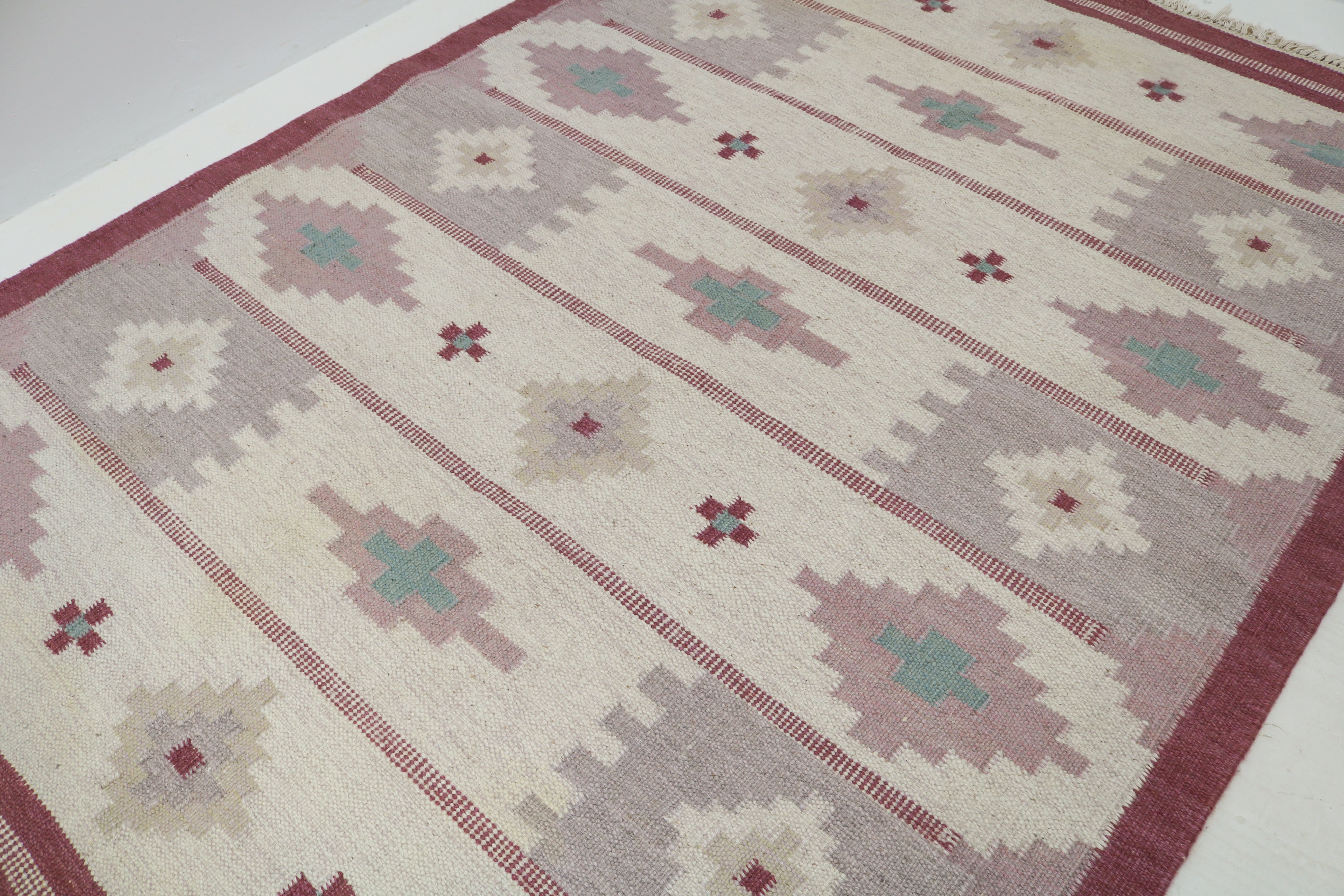 Vintage Swedish kilim rug 188 × 137 cm, handwoven wool Scandinavian flatweave 9