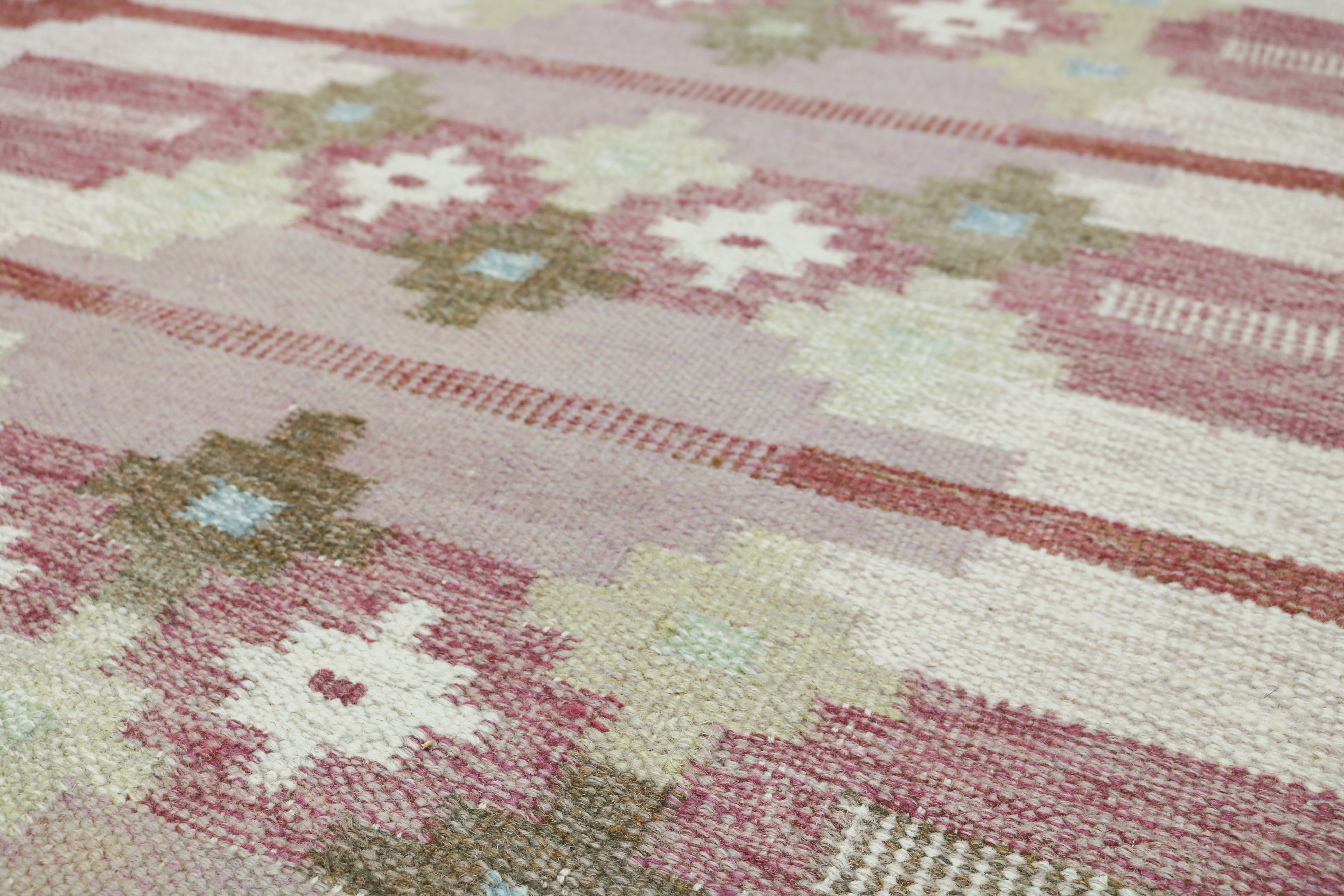 Vintage Swedish kilim rug 230 × 170 cm, handwoven wool flatweave with mid-century Scandinavian design 8