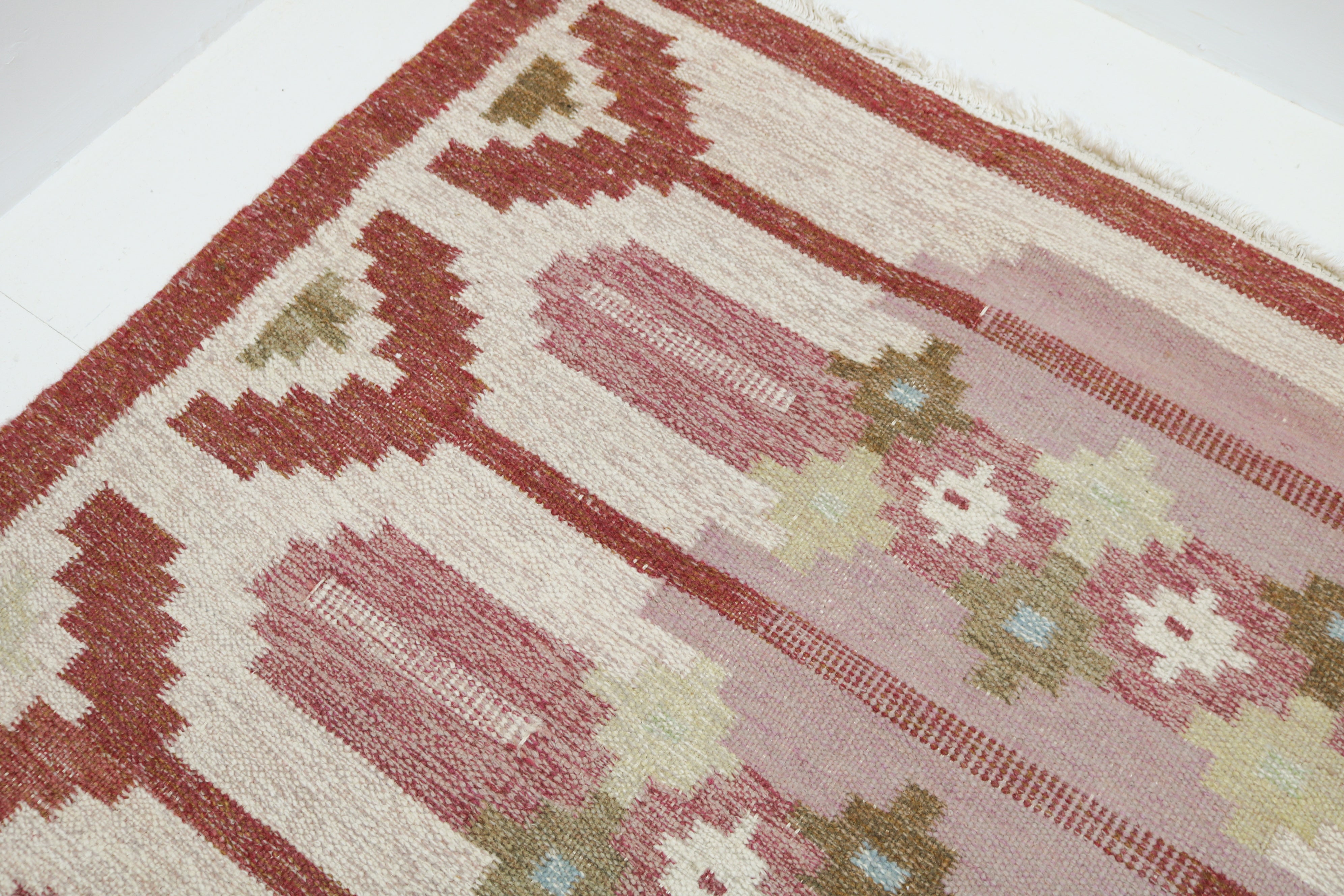 Vintage Swedish kilim rug 230 × 170 cm, handwoven wool flatweave with mid-century Scandinavian design 7