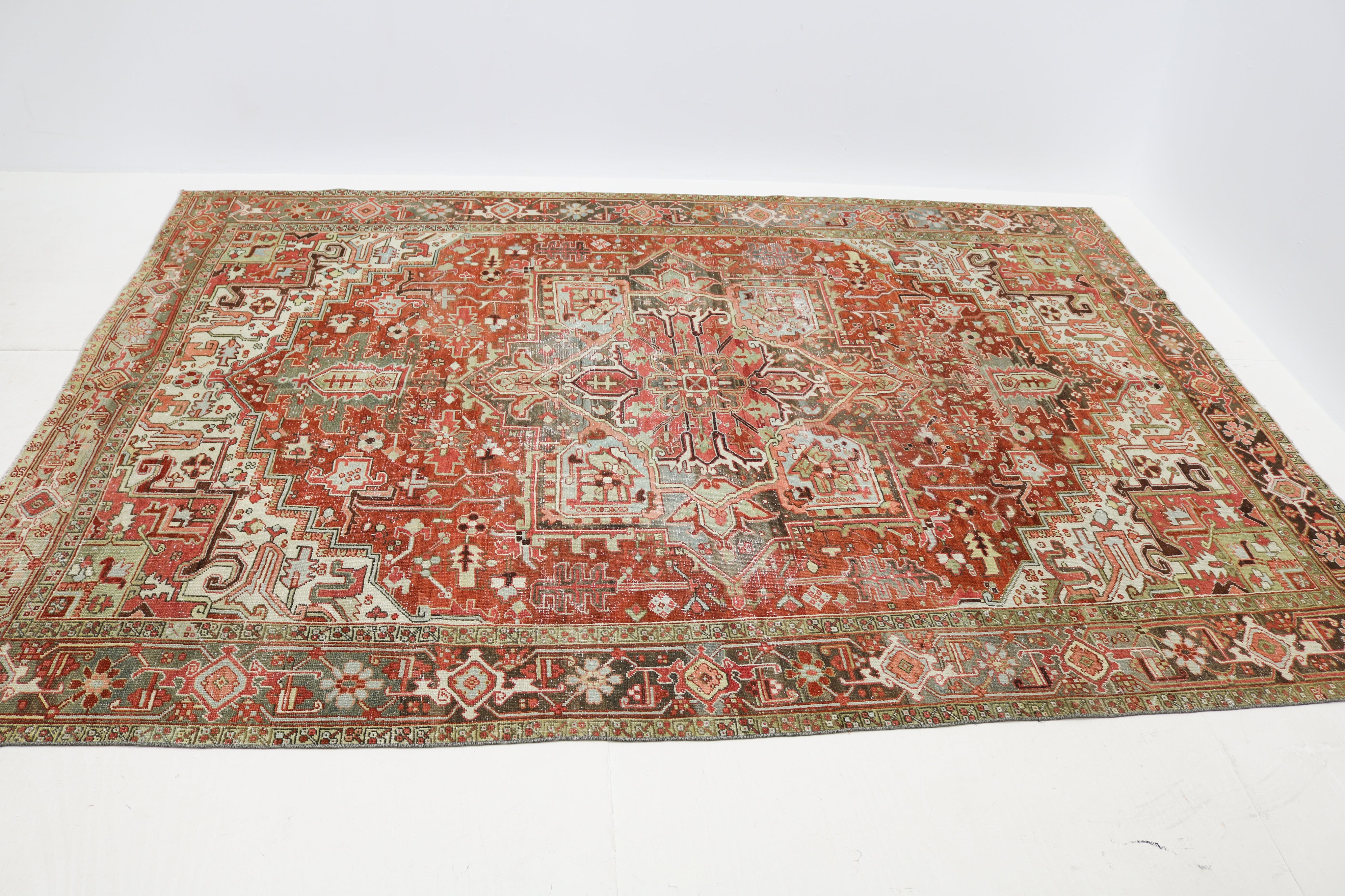 Antique Persian Heriz rug 340 × 240 cm, hand-knotted in wool, circa 1920