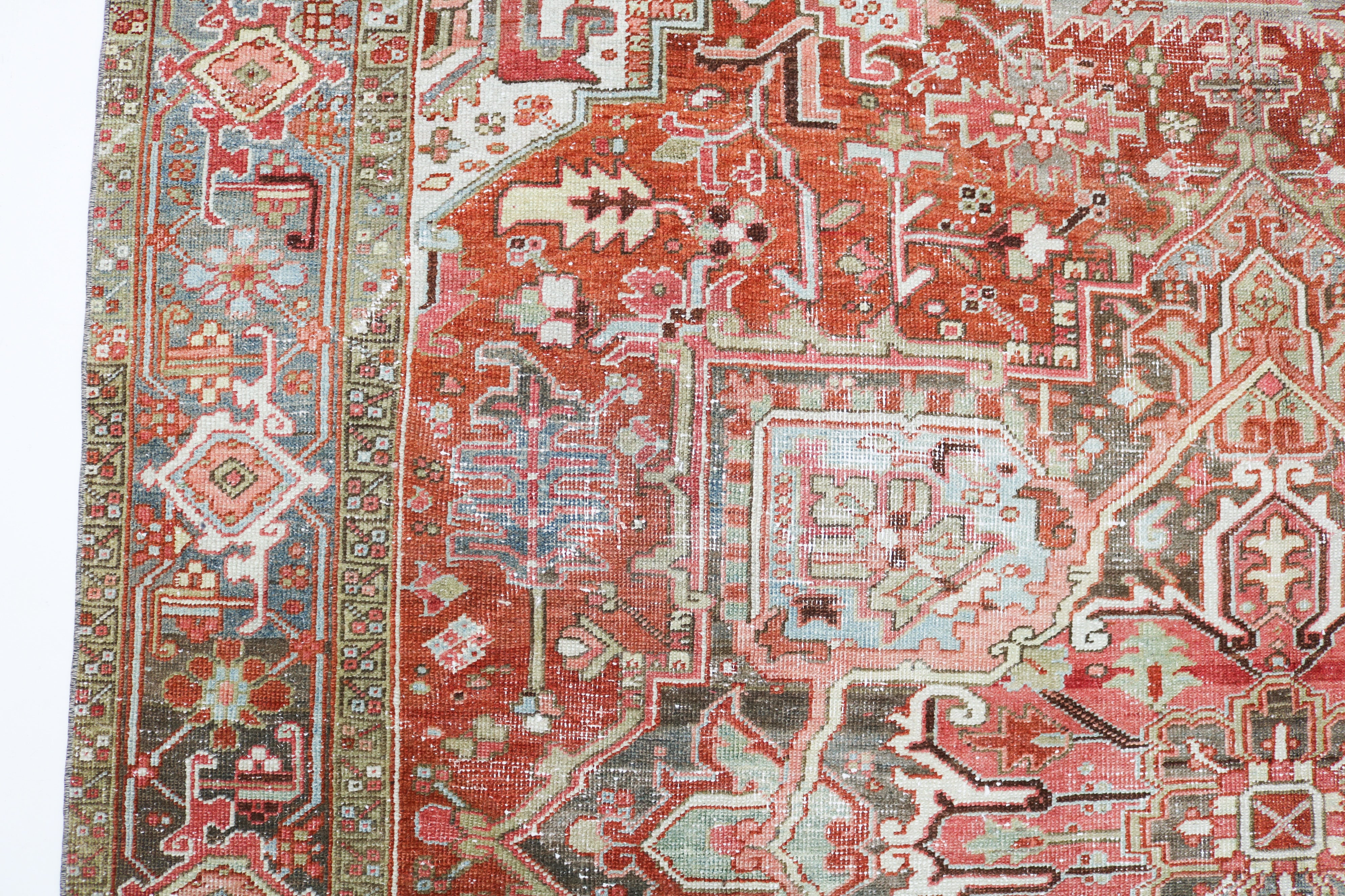 Antique Persian Heriz rug 340 × 240 cm, hand-knotted in wool, circa 1920