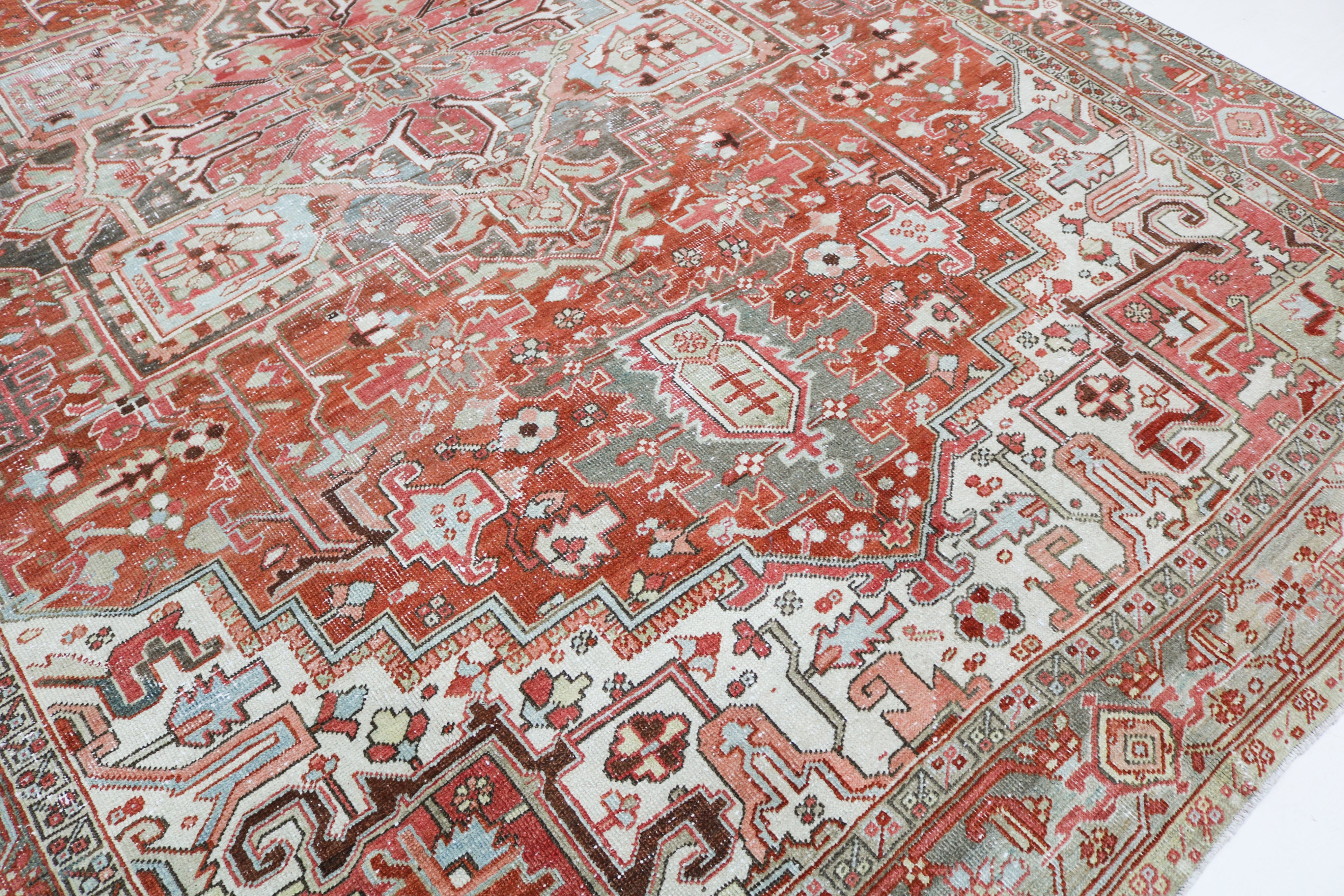 Antique Persian Heriz rug 340 × 240 cm, hand-knotted in wool, circa 1920