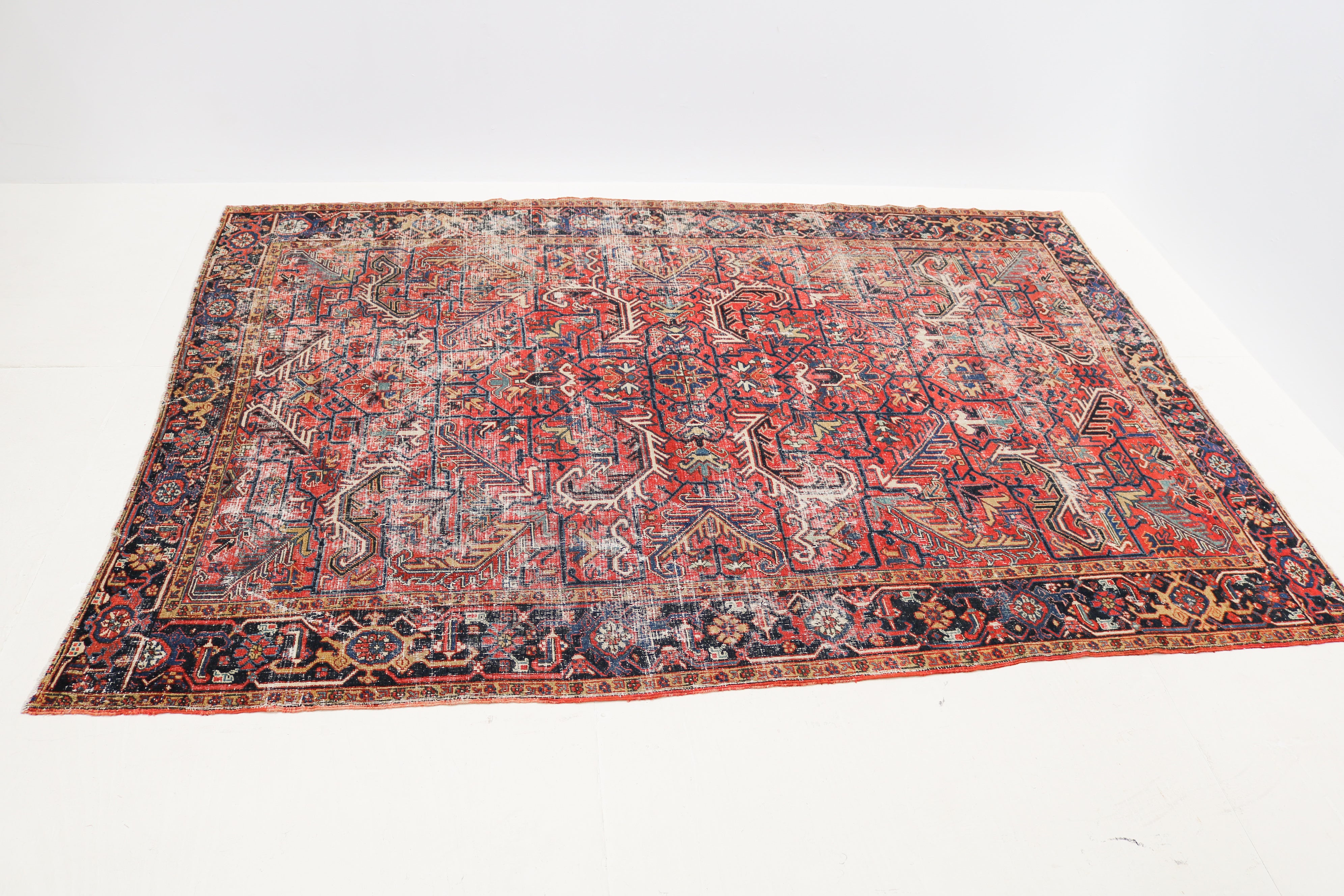 Antique Persian Heriz rug 303 × 225 cm, hand-knotted in wool, circa 1920