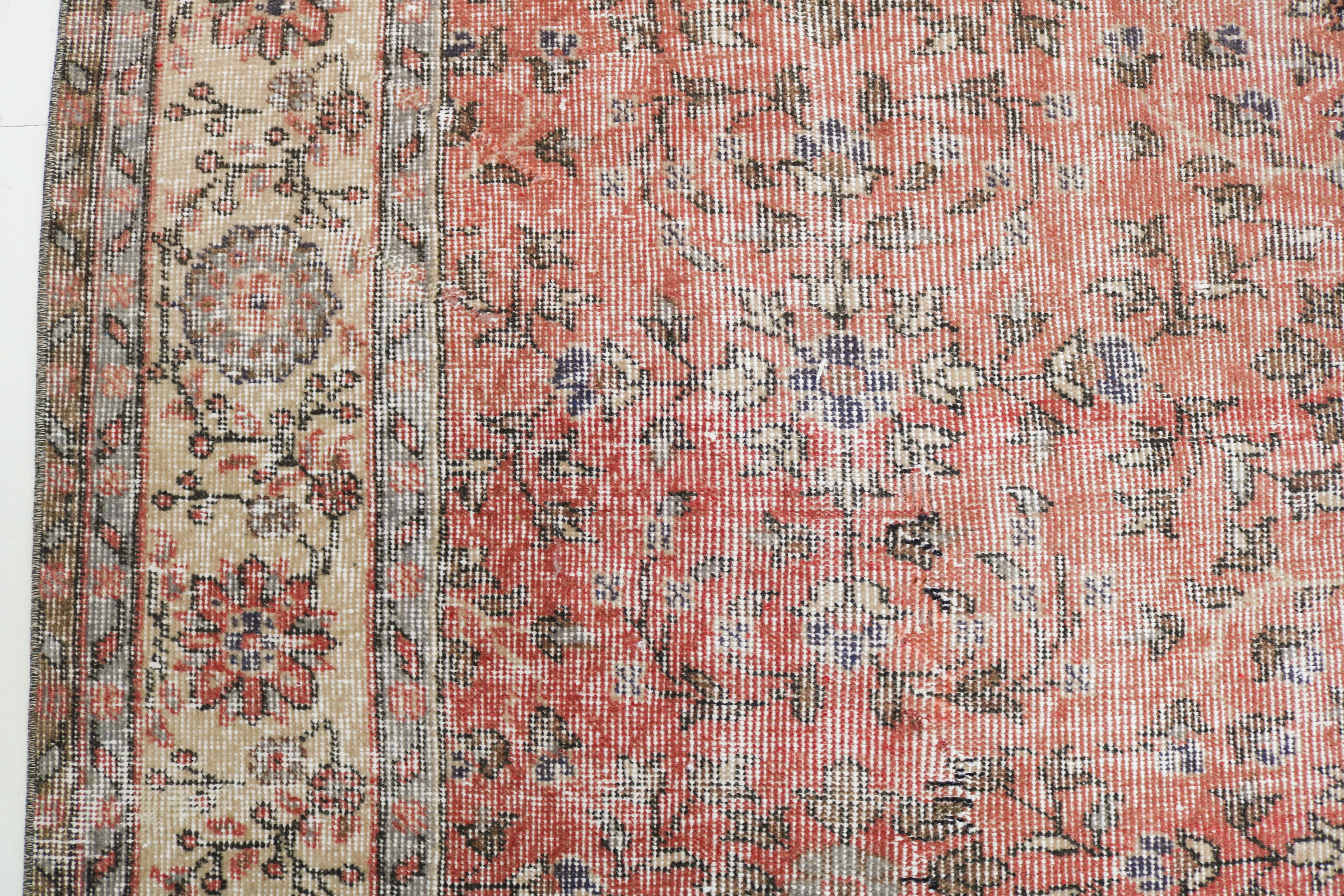 Vintage Turkish rug 300 × 198 cm, hand-knotted in wool with a soft faded floral design