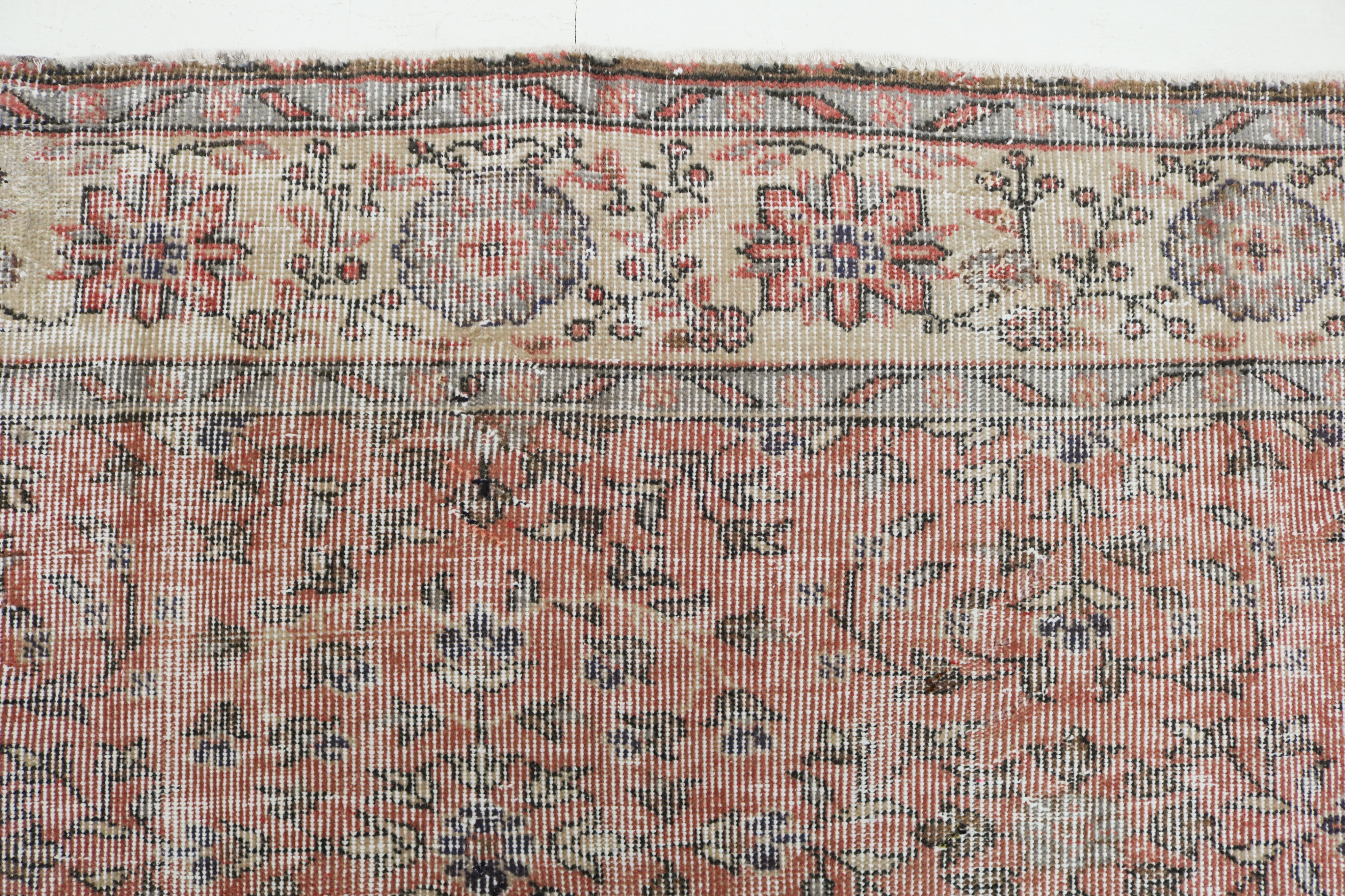 Vintage Turkish rug 300 × 198 cm, hand-knotted in wool with a soft faded floral design