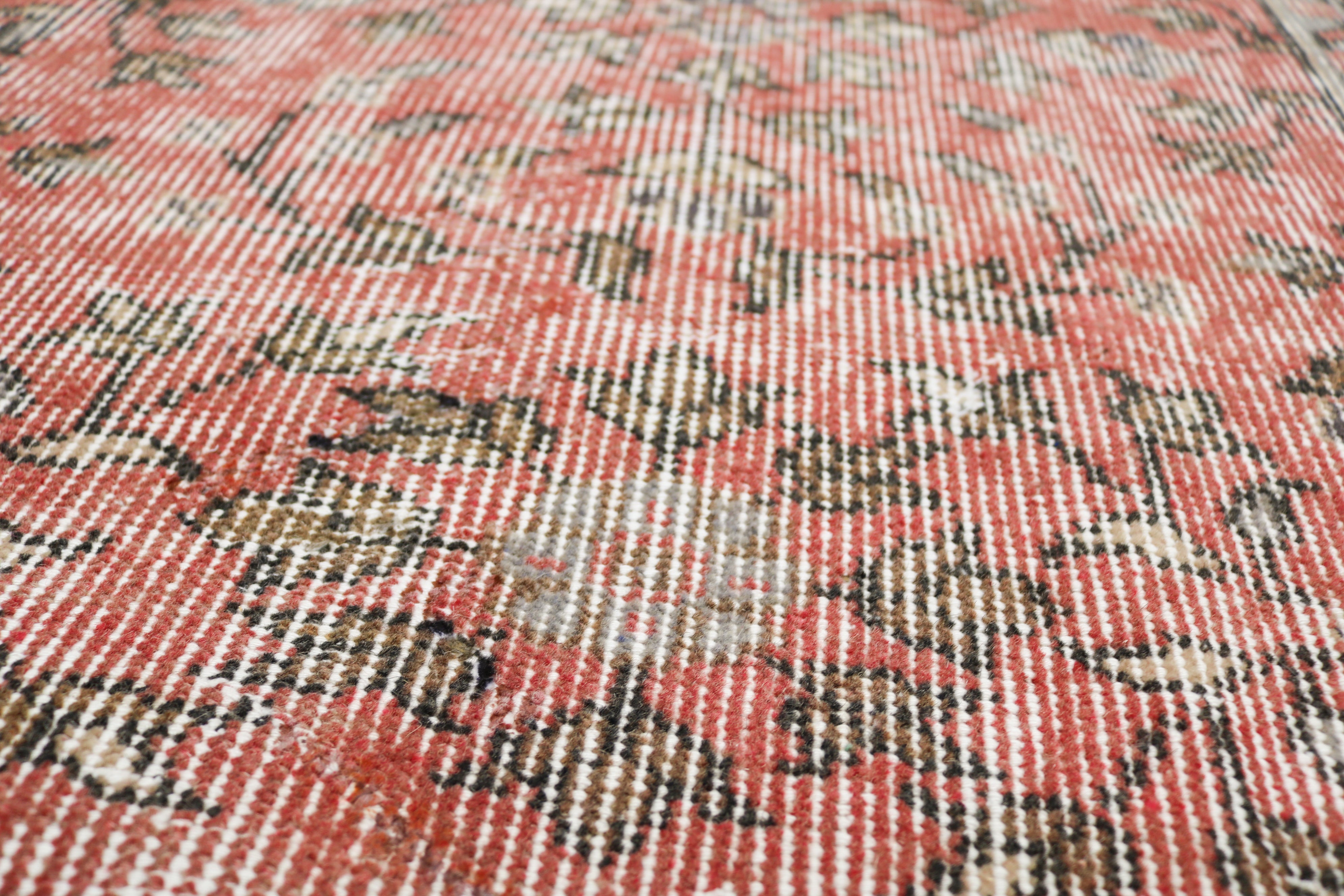 Vintage Turkish rug 300 × 198 cm, hand-knotted in wool with a soft faded floral design