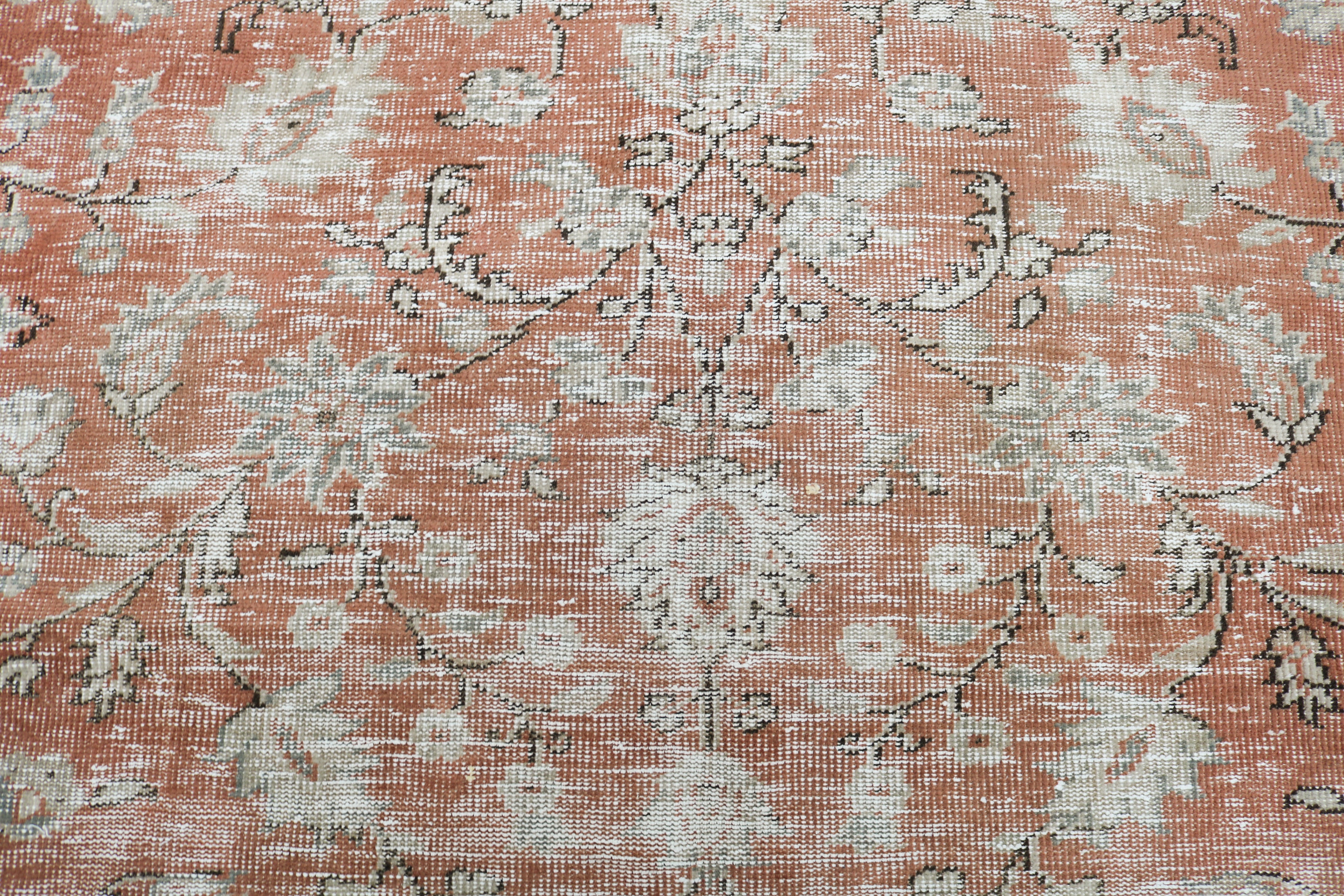Vintage Turkish rug 278 × 190 cm, hand-knotted in wool with a soft faded floral design