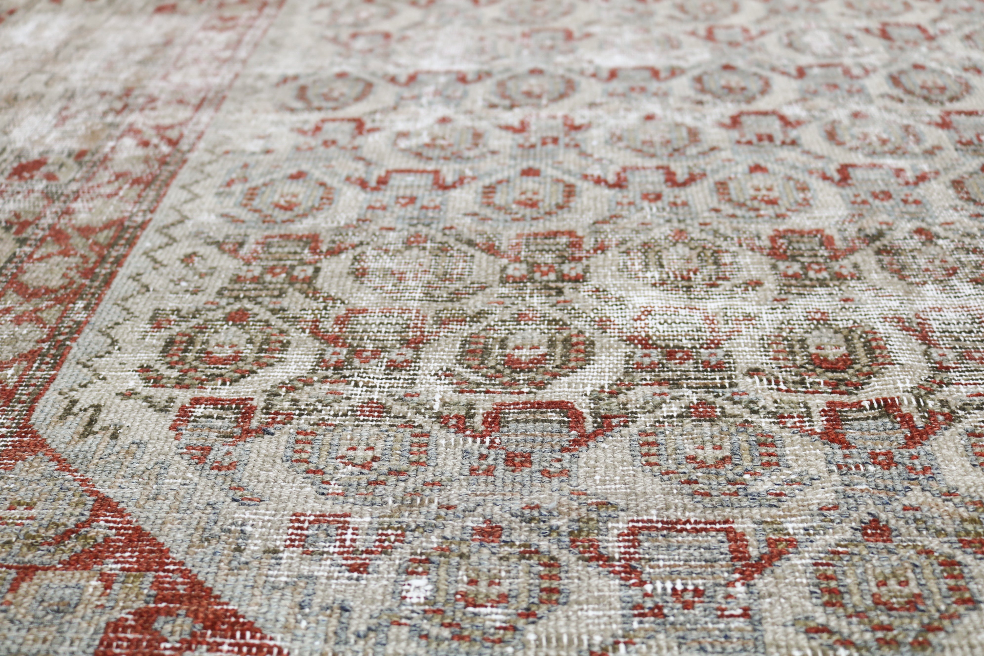 Antique Persian Malayer rug circa 1920, hand-knotted in wool with naturally worn pile and muted colours