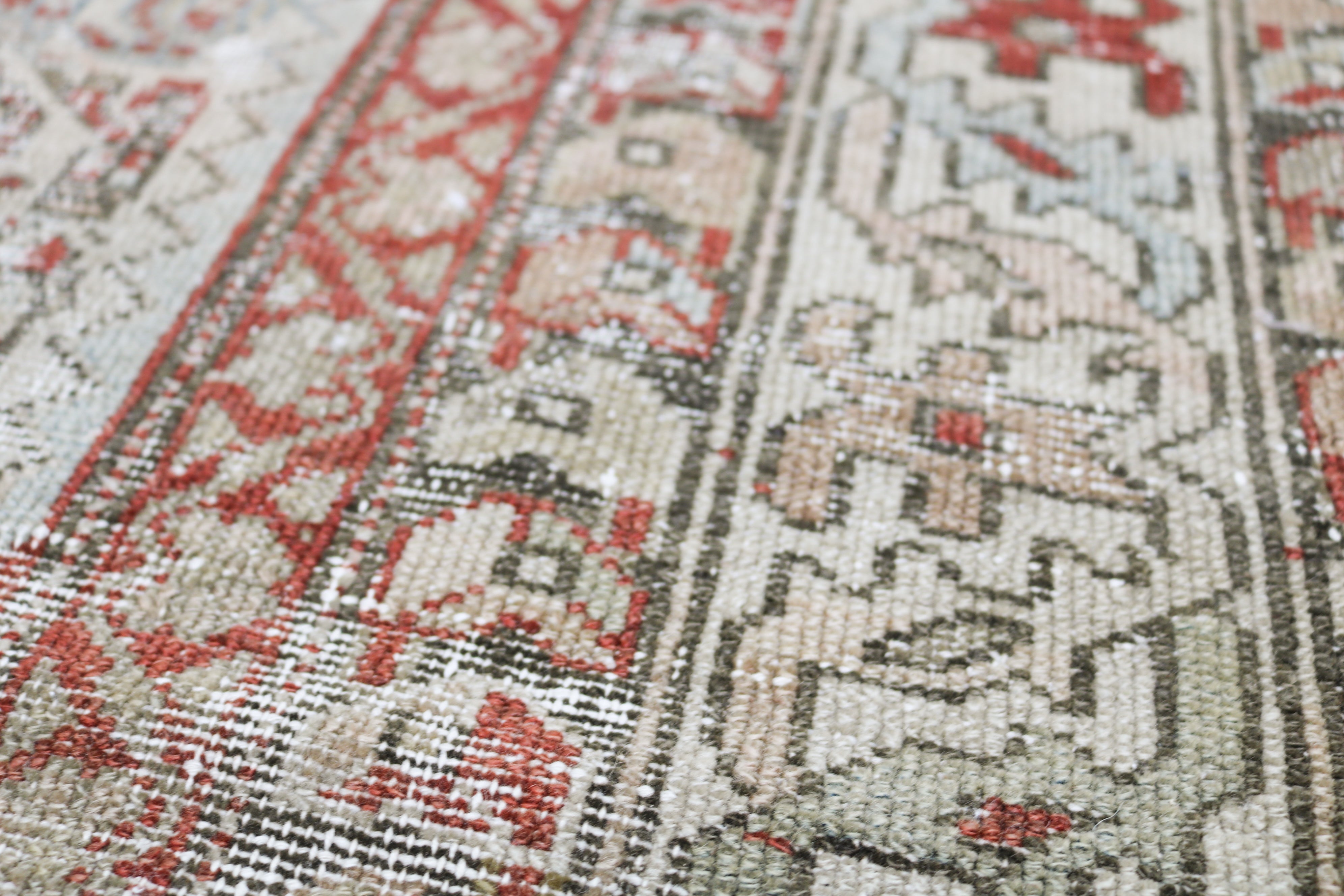 Antique Persian Malayer rug circa 1920, hand-knotted in wool with naturally worn pile and muted colours