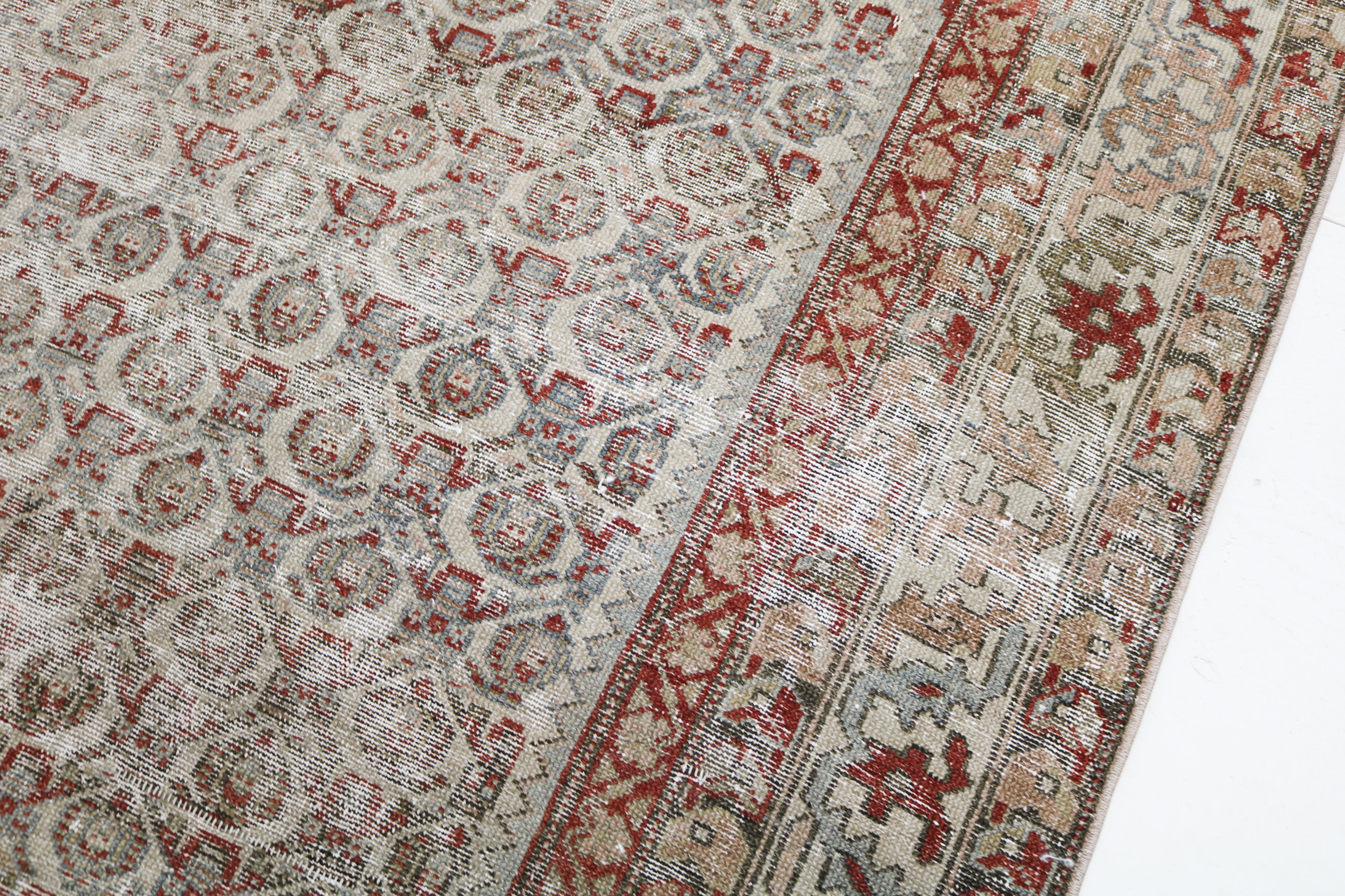 Antique Persian Malayer rug circa 1920, hand-knotted in wool with naturally worn pile and muted colours