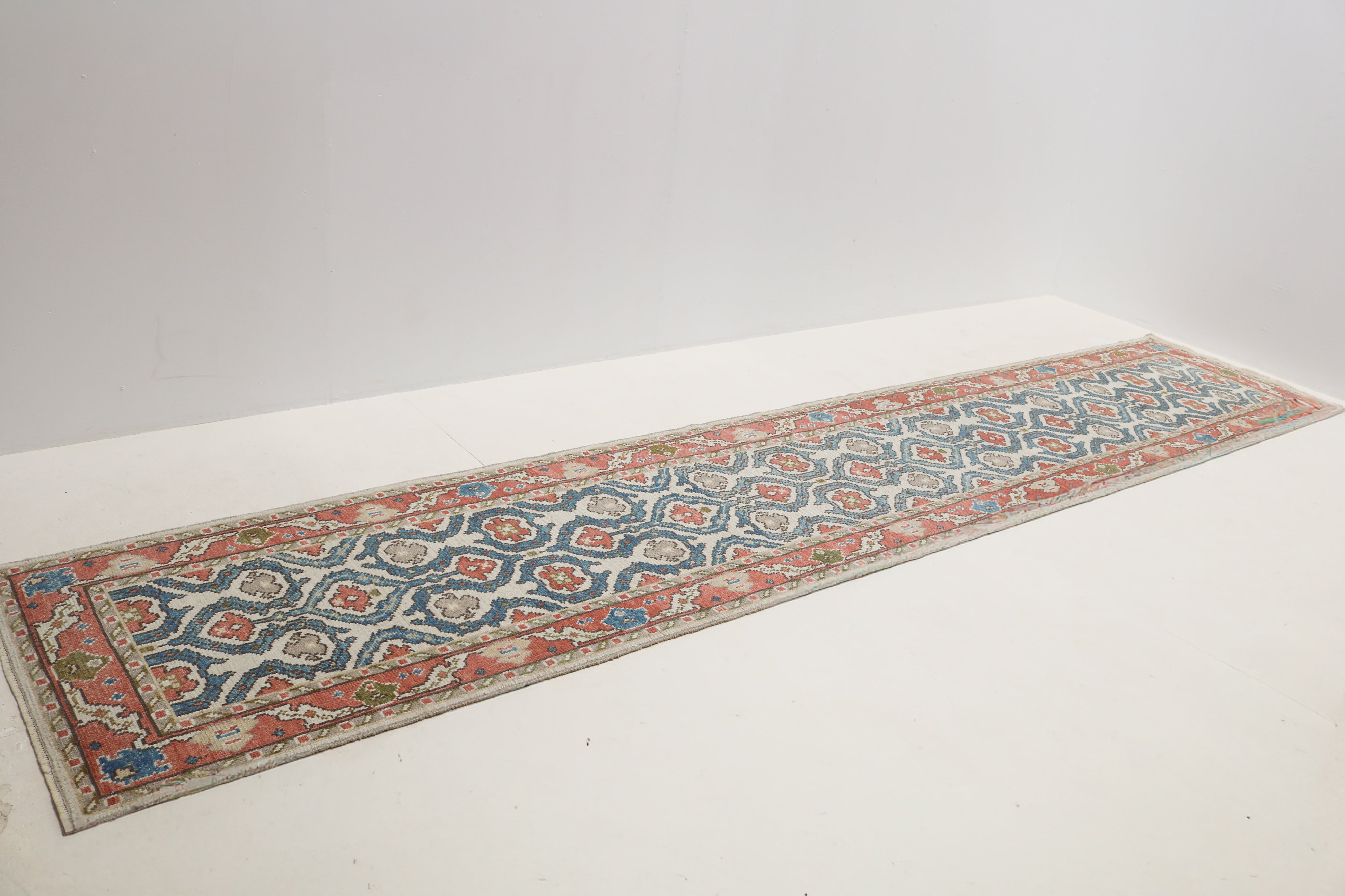 Vintage Turkish Ushak runner 450 × 90 cm hand-knotted in wool with soft muted colours