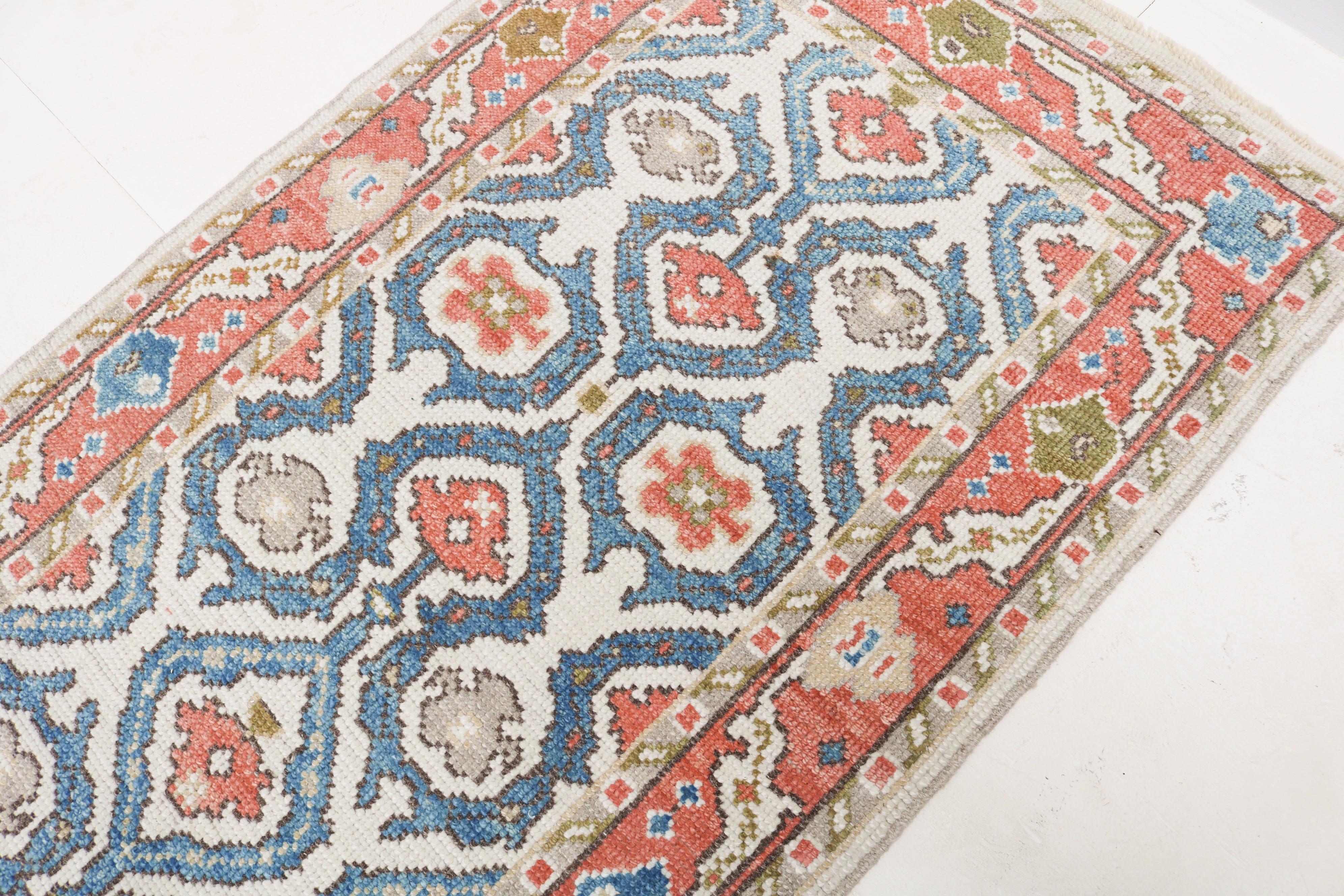 Vintage Turkish Ushak runner 450 × 90 cm hand-knotted in wool with soft muted colours