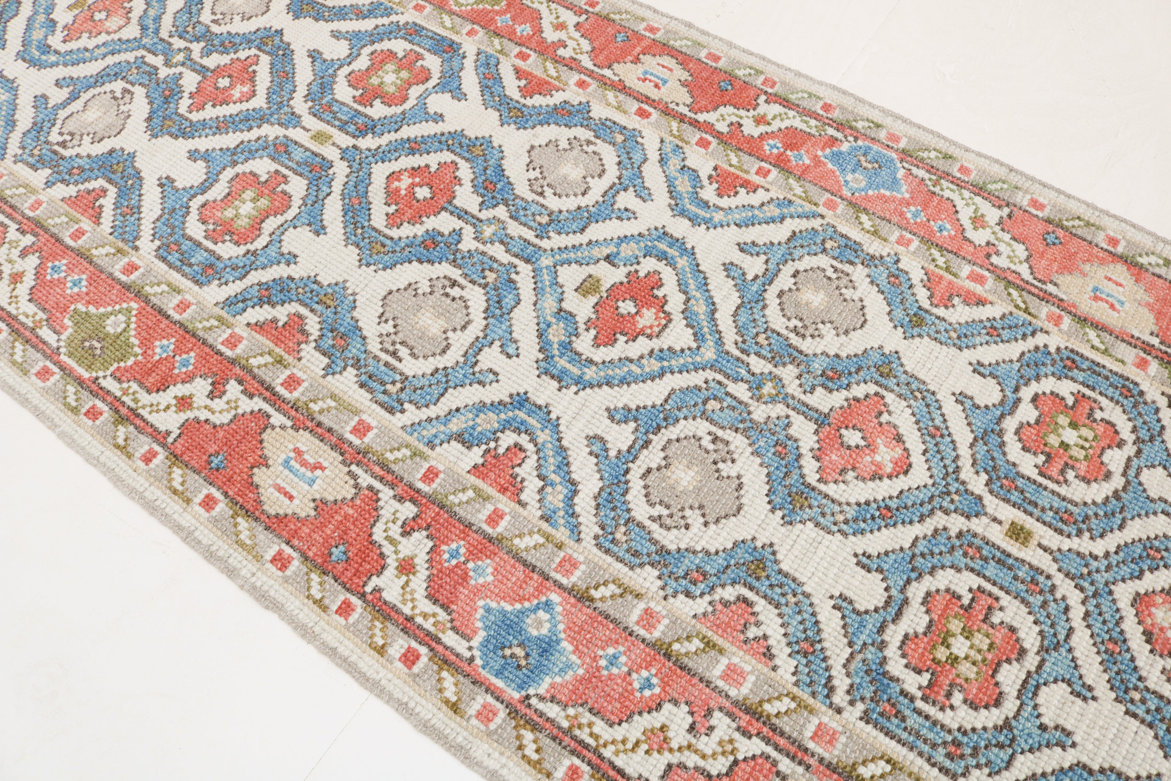 Vintage Turkish Ushak runner 450 × 90 cm hand-knotted in wool with soft muted colours