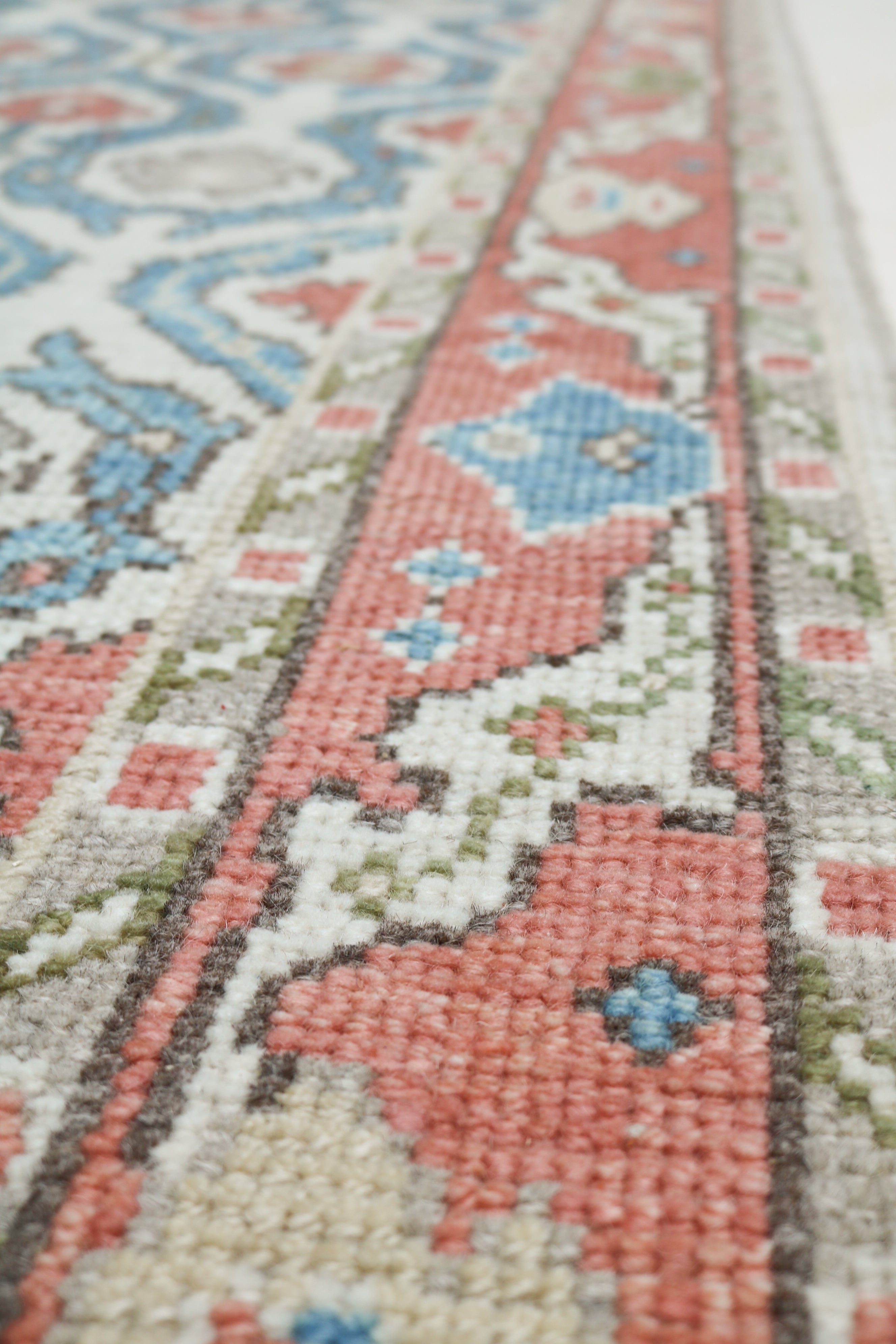 Vintage Turkish Ushak runner 450 × 90 cm hand-knotted in wool with soft muted colours