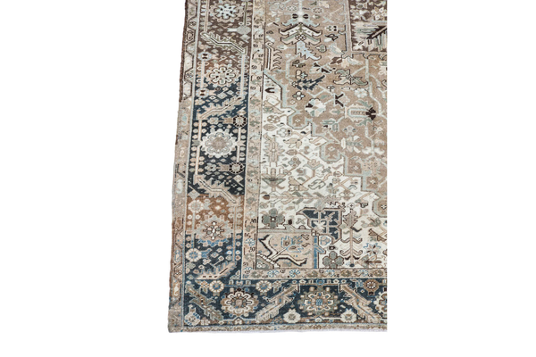 Antique Persian Heriz Carpet, 392x305 cm, circa 1930