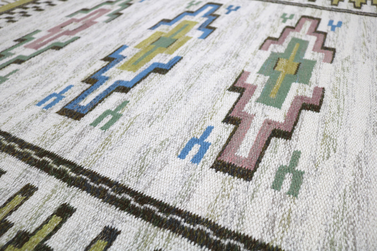 Detailed view of Swedish Kilim rug with repeating stepped geometric designs