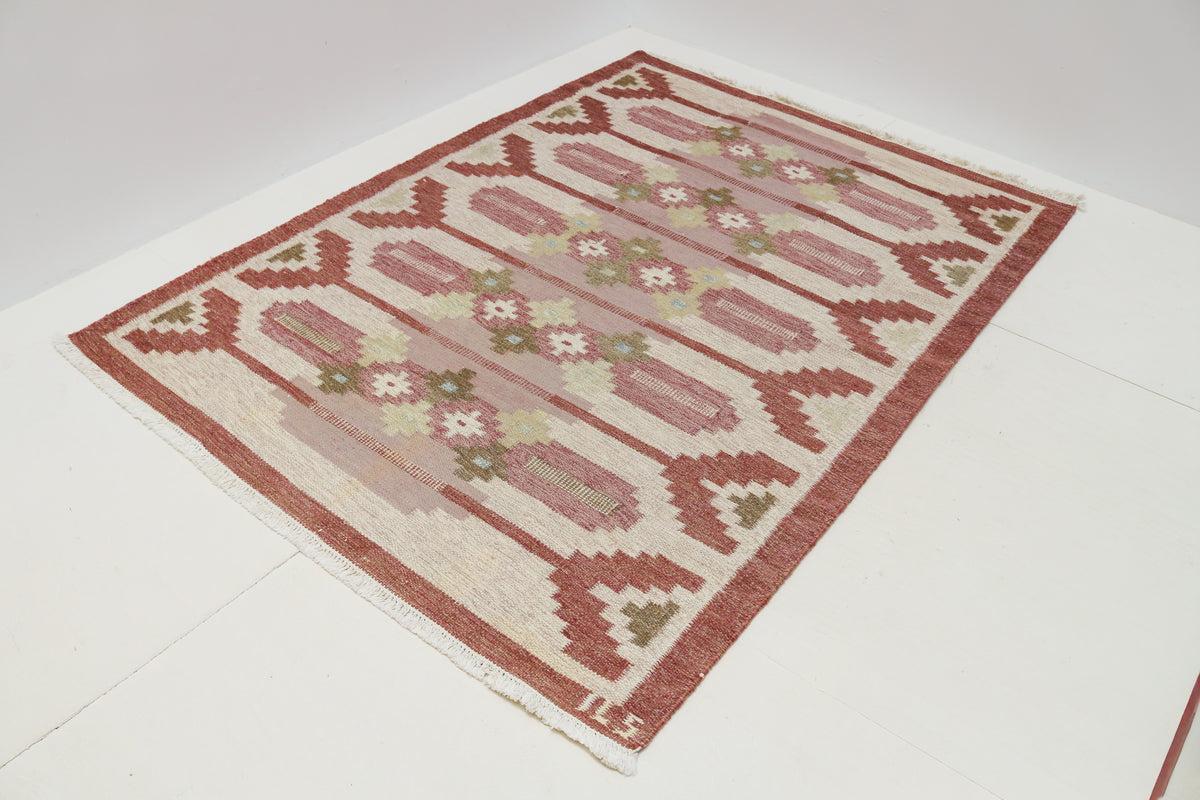 Vintage Swedish Kilim rug showcasing symmetrical geometric bands and decorative border
