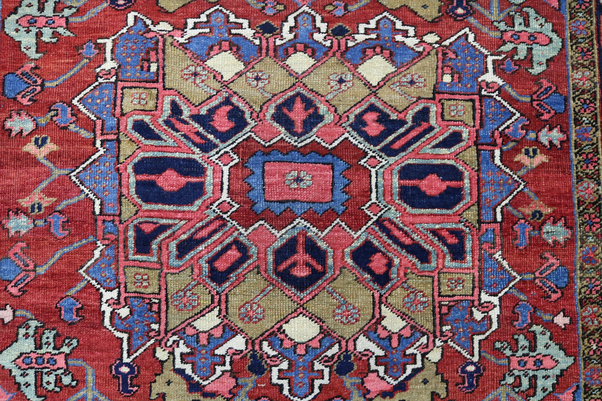 Antique Persian Heriz rug - Hakiemie Rug Gallery
