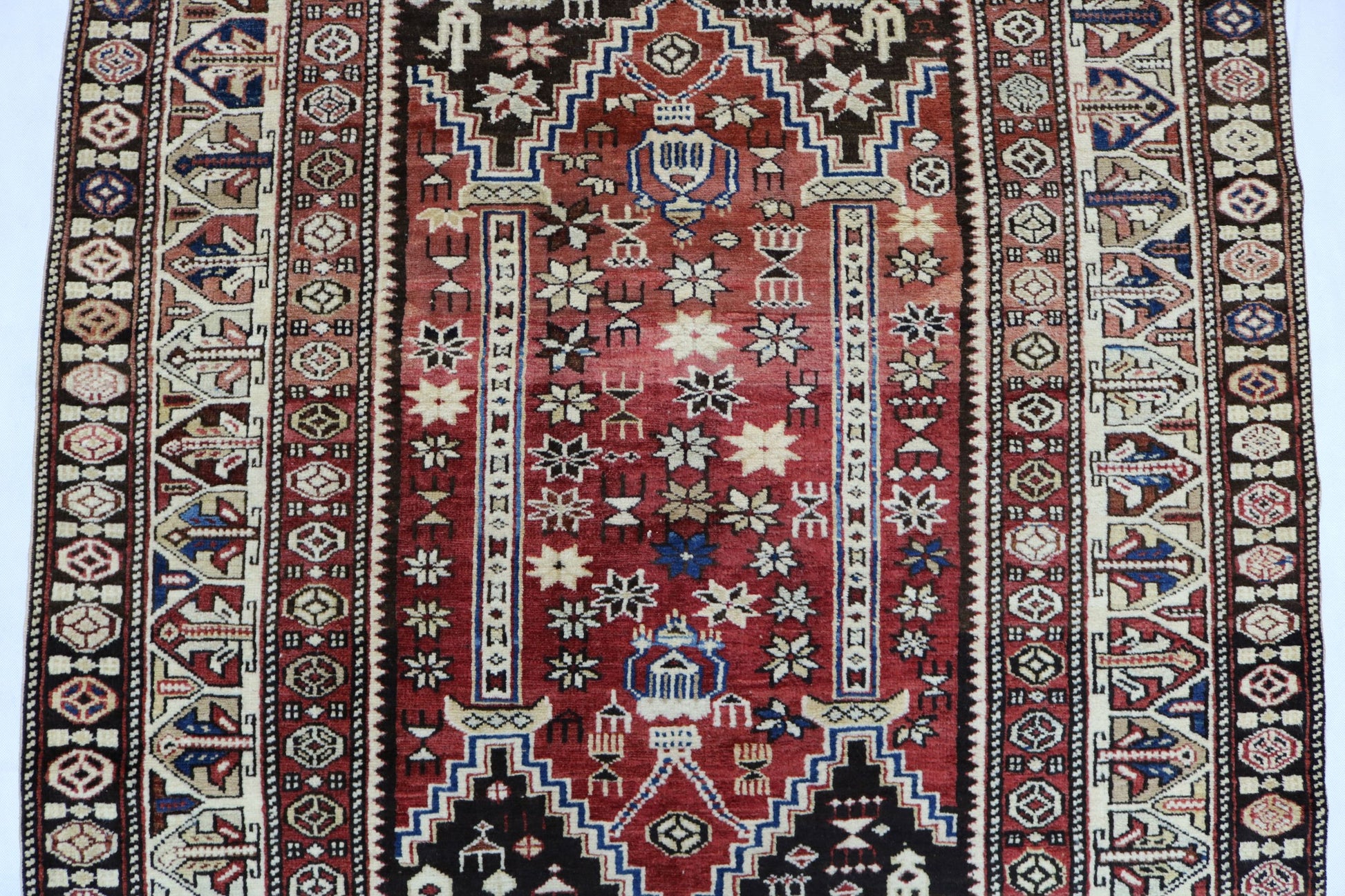 Antique Caucasian Shirwan rug - Hakiemie Rug Gallery