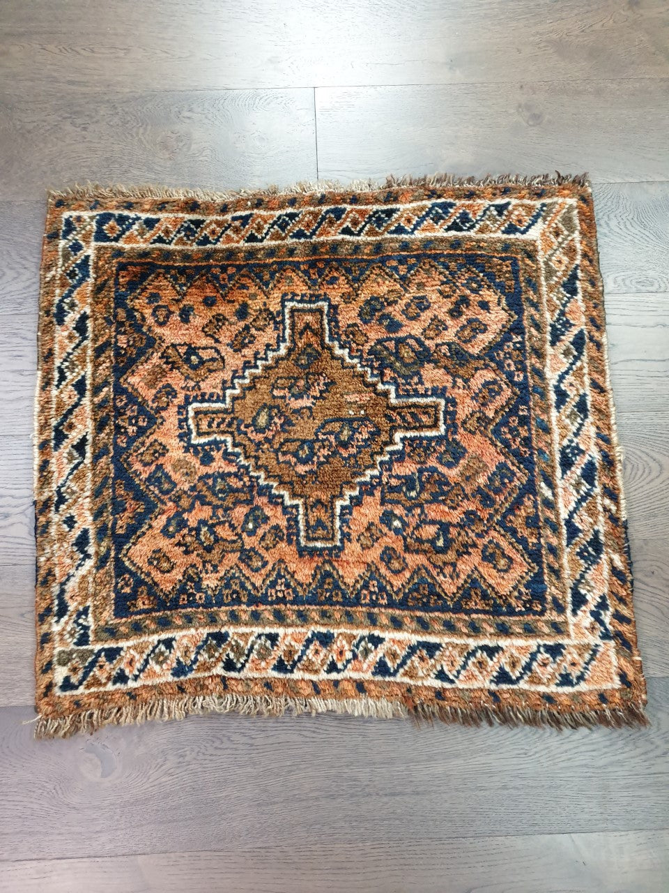 Antique Persian Shiraz rug - Hakiemie Rug Gallery