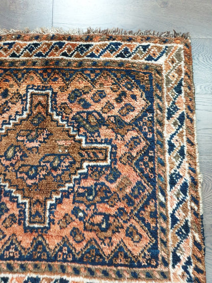 Antique Persian Shiraz rug - Hakiemie Rug Gallery