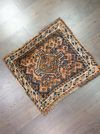 Antique Persian Shiraz rug - Hakiemie Rug Gallery