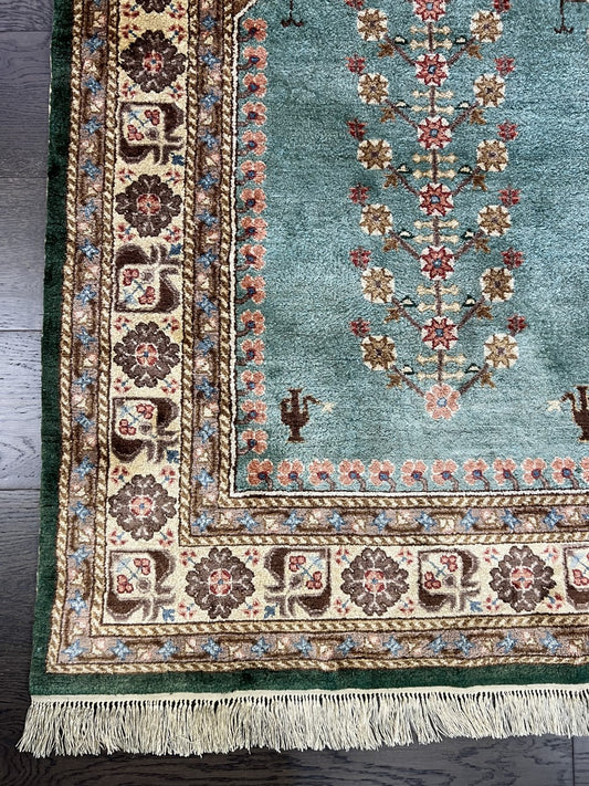 Wonderful vintage Handmade Turkish design silk rug - Hakiemie Rug Gallery