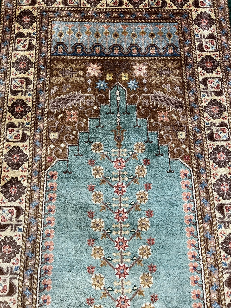 Wonderful vintage Handmade Turkish design silk rug - Hakiemie Rug Gallery