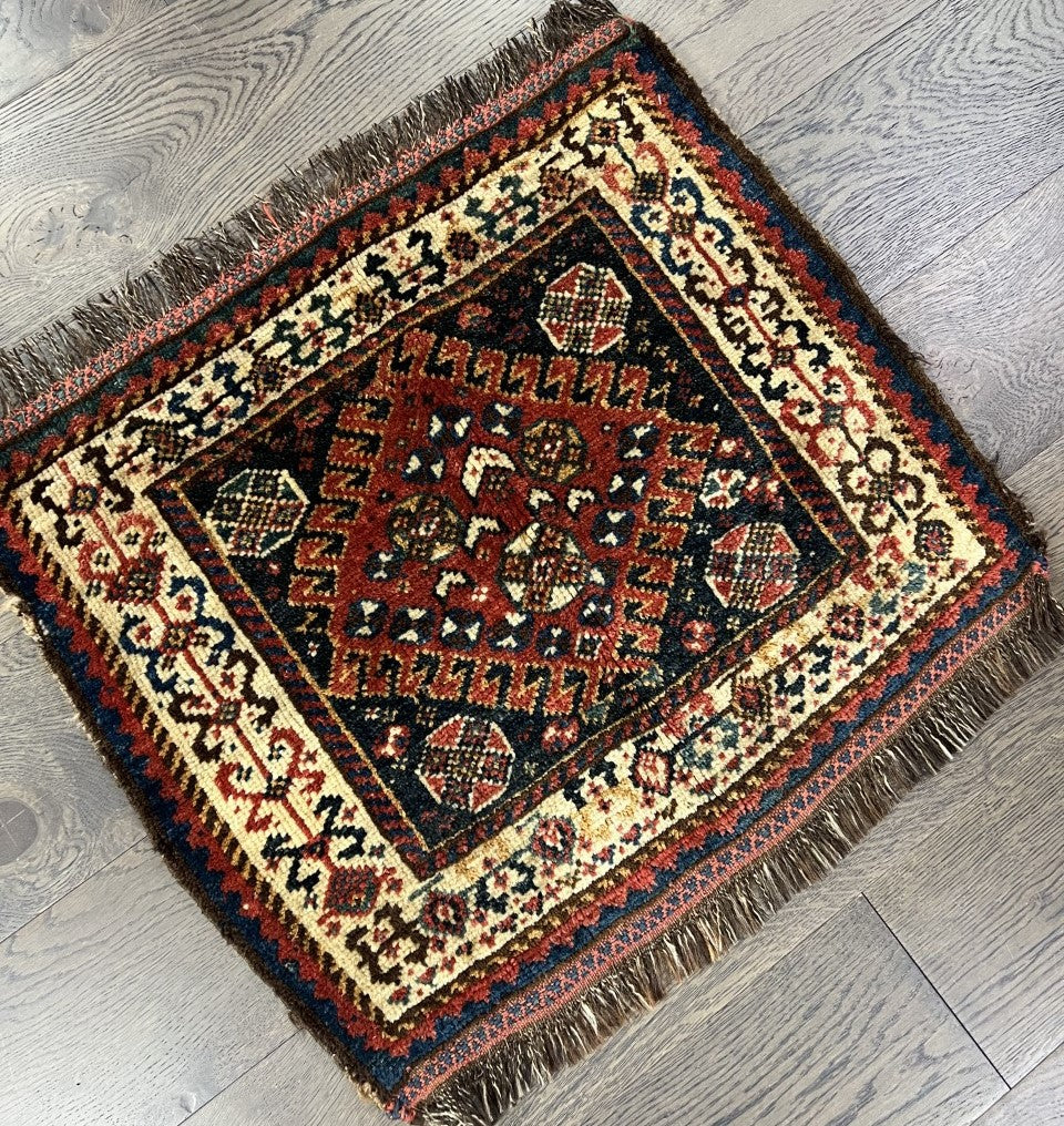 Wonderful Old Antique Qashqai bagface - Hakiemie Rug Gallery