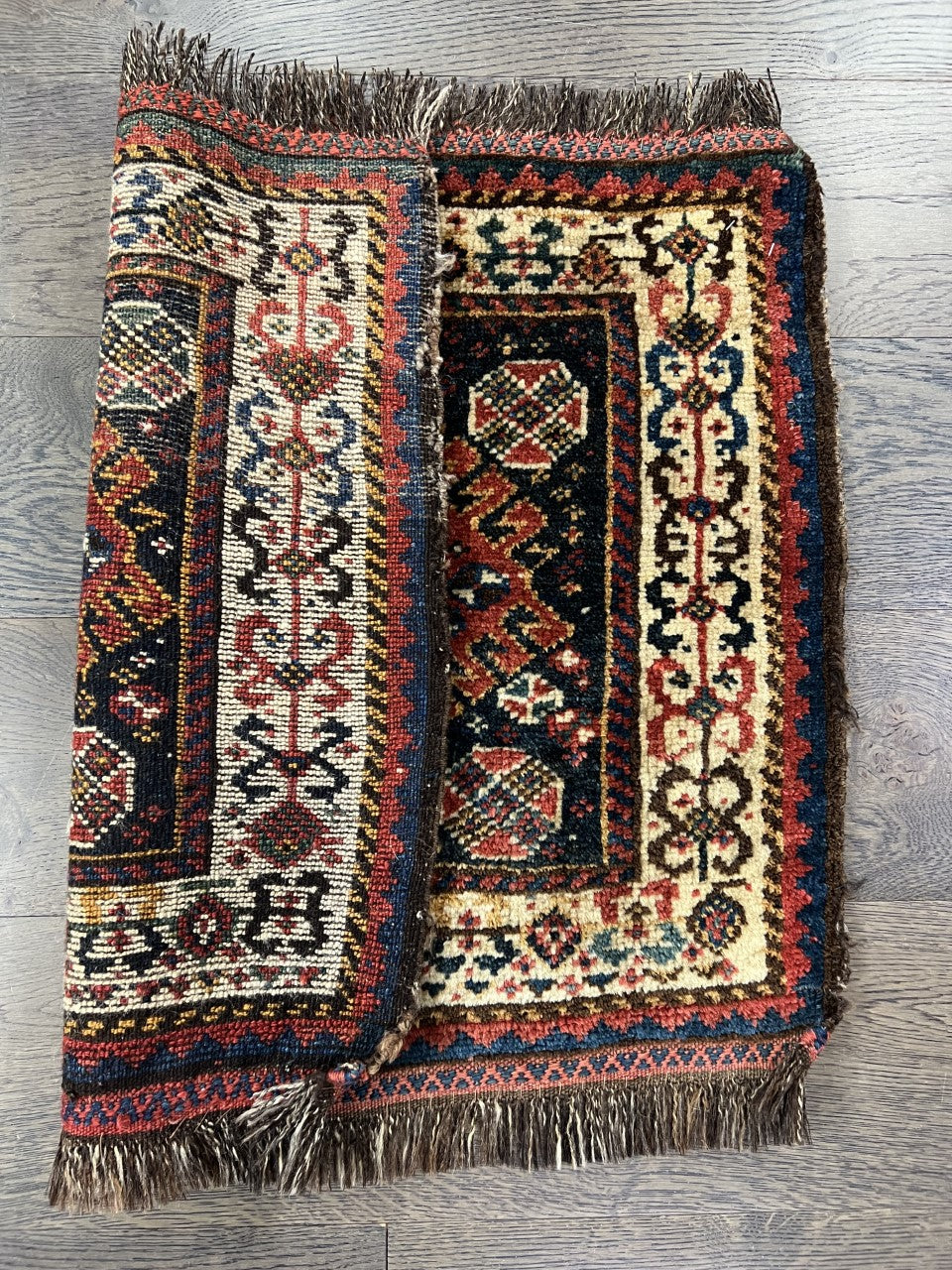 Wonderful Old Antique Qashqai bagface - Hakiemie Rug Gallery