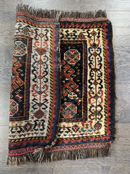 Wonderful Old Antique Qashqai bagface - Hakiemie Rug Gallery