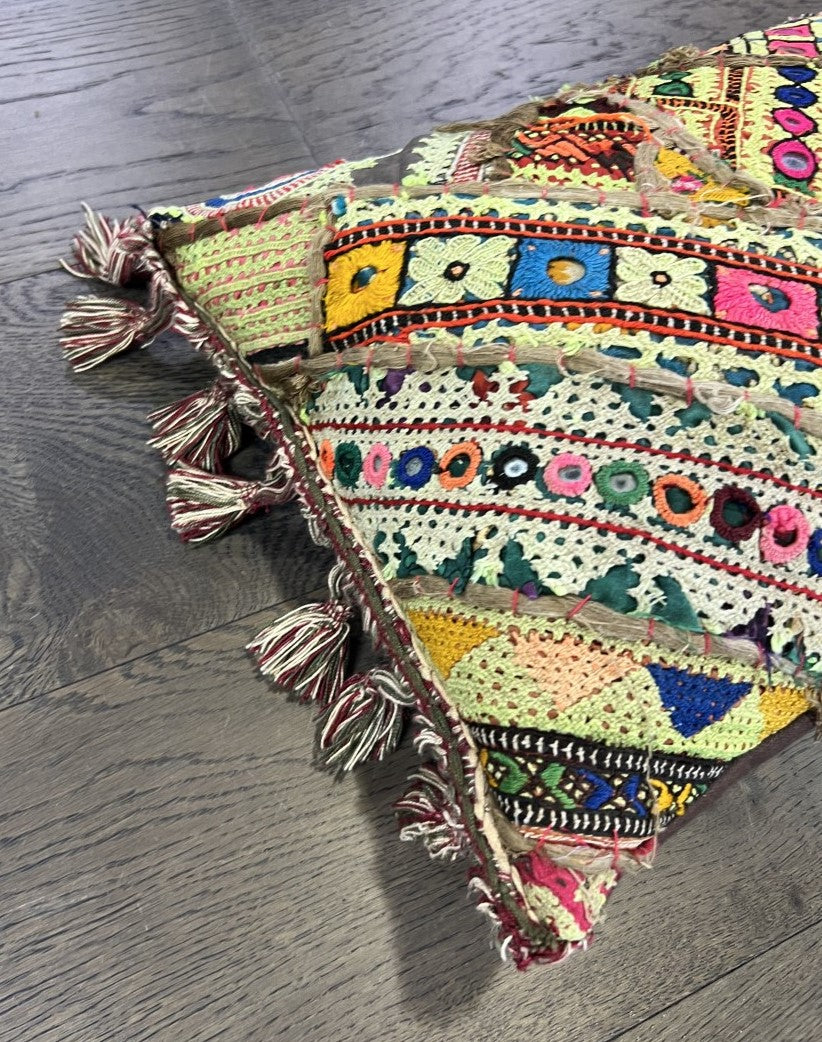Wonderful vintage Indian cushion - Hakiemie Rug Gallery