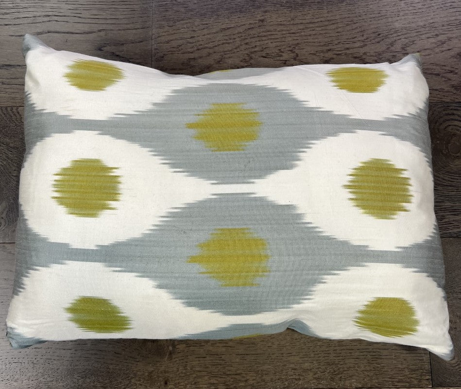 Beautiful new Handmade Uzbek Ikat Silk cushion - Hakiemie Rug Gallery