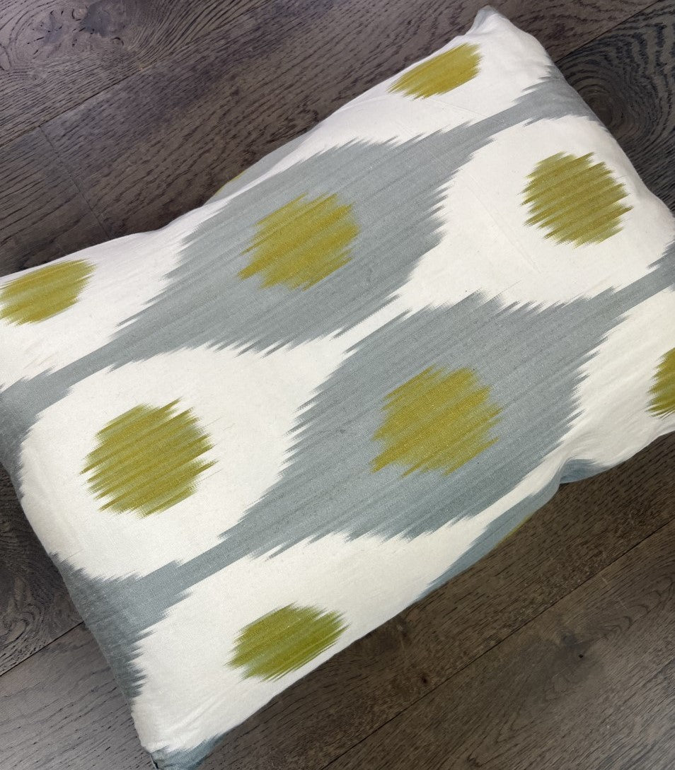 Beautiful new Handmade Uzbek Ikat Silk cushion - Hakiemie Rug Gallery