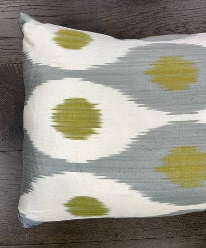 Beautiful new Handmade Uzbek Ikat Silk cushion - Hakiemie Rug Gallery