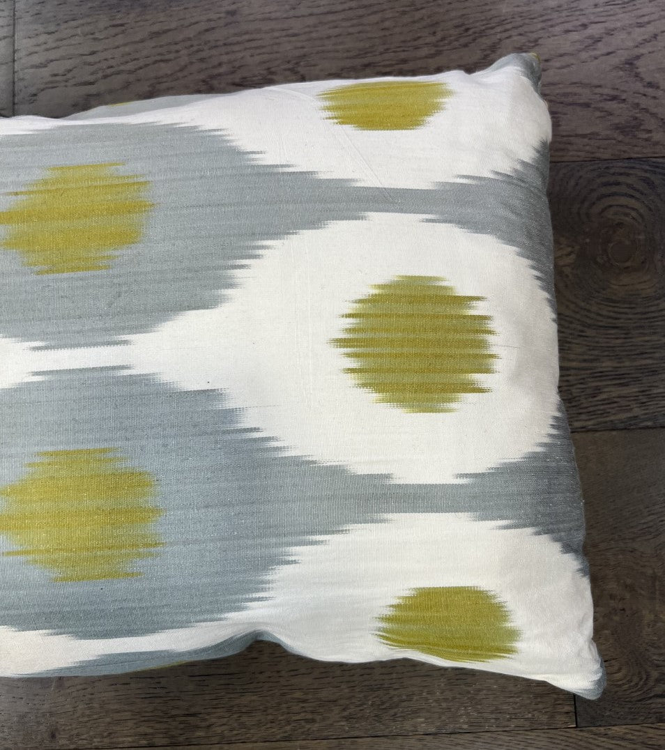 Beautiful new Handmade Uzbek Ikat Silk cushion - Hakiemie Rug Gallery