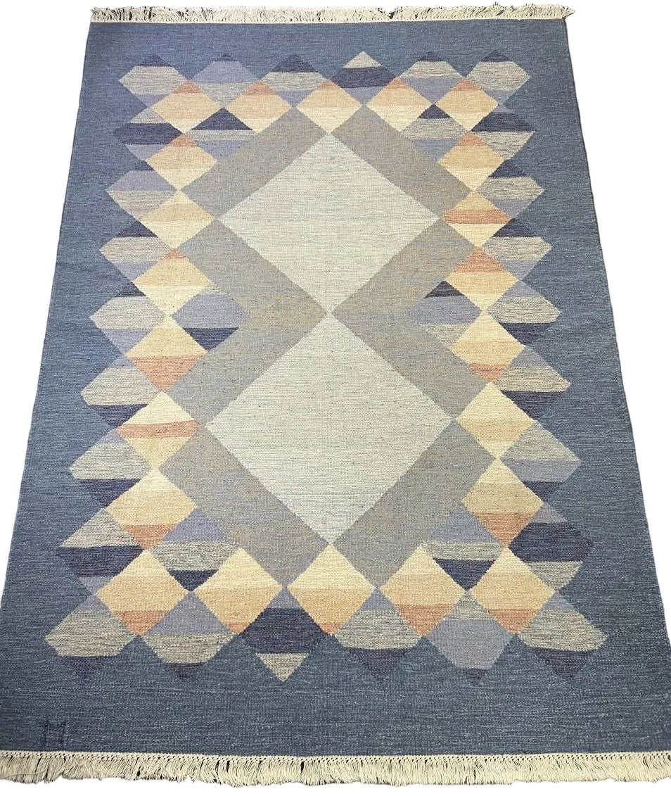Wonderful Swedish Kilim decorative rug - Hakiemie Rug Gallery