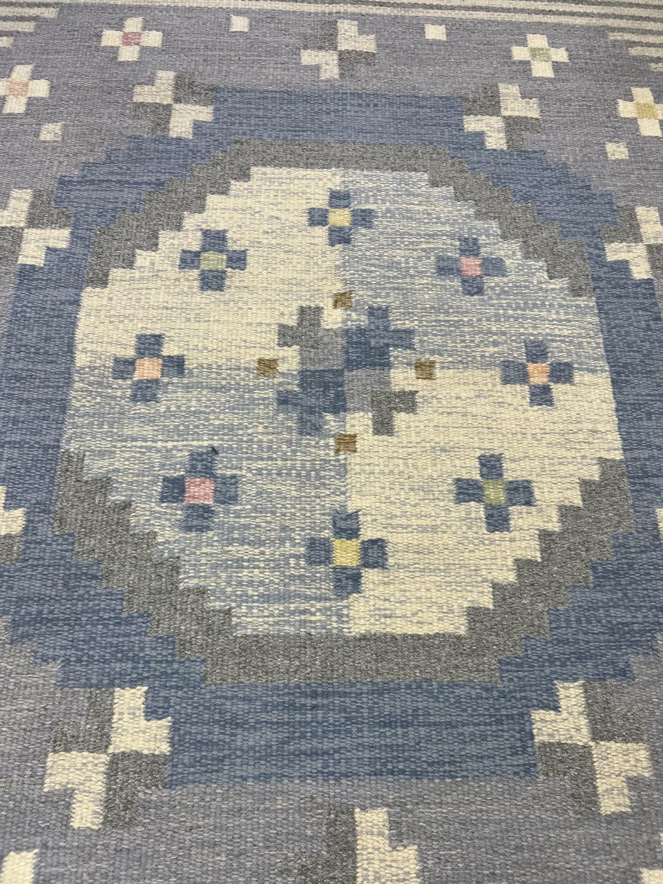 Beautiful Swedish Kilim decorative rug - Hakiemie Rug Gallery