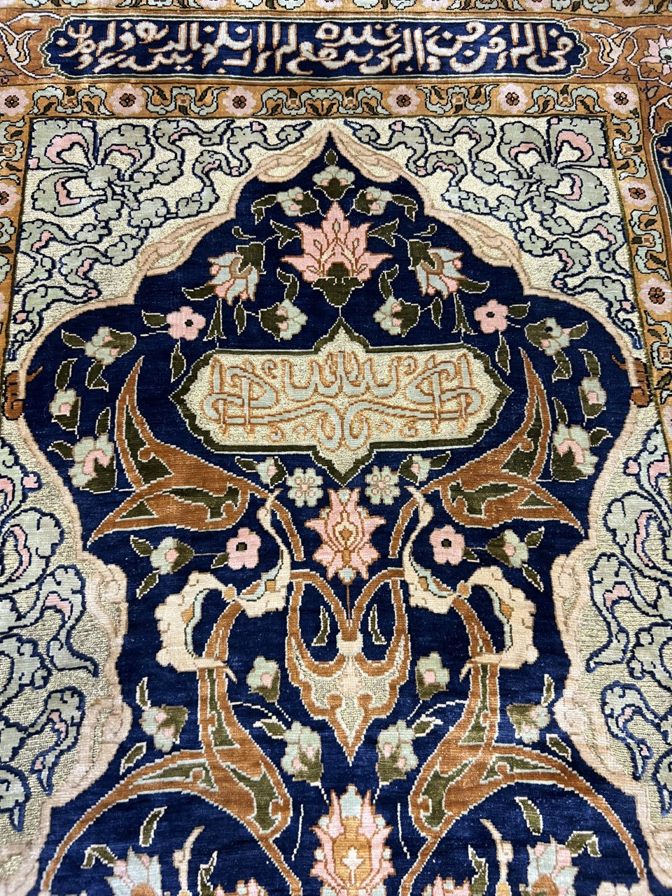 Stunning vintage Handmade Turkish Hereke silk rug - Hakiemie Rug Gallery