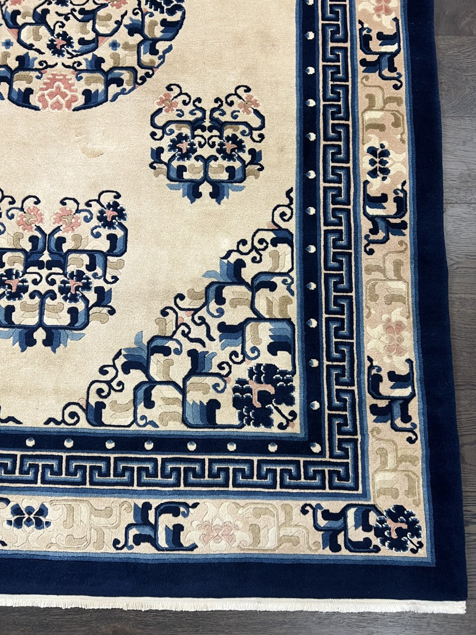 Wonderful vintage Chinese Pecking rug - Hakiemie Rug Gallery