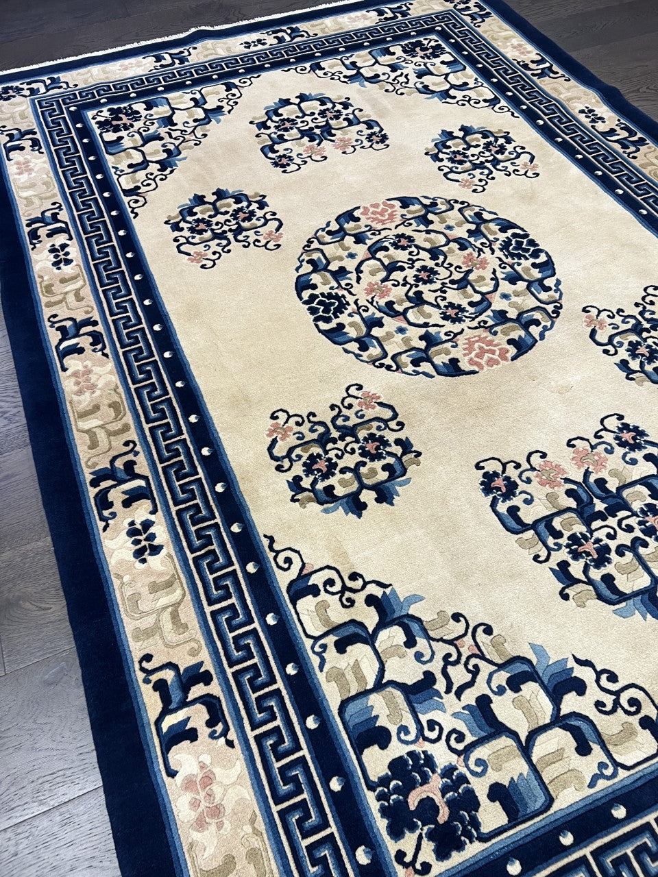 Wonderful vintage Chinese Pecking rug - Hakiemie Rug Gallery