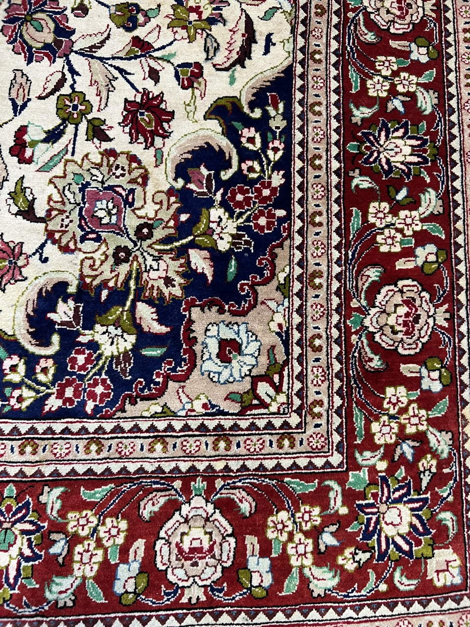 Wonderful vintage decorative Persian qom silk rug. - Hakiemie Rug Gallery