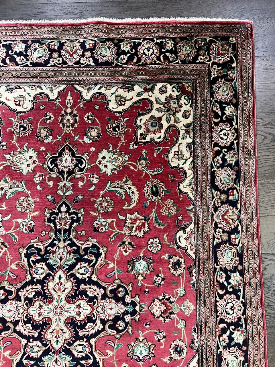 Stunning vintage decorative Isfahan silk rug. - Hakiemie Rug Gallery