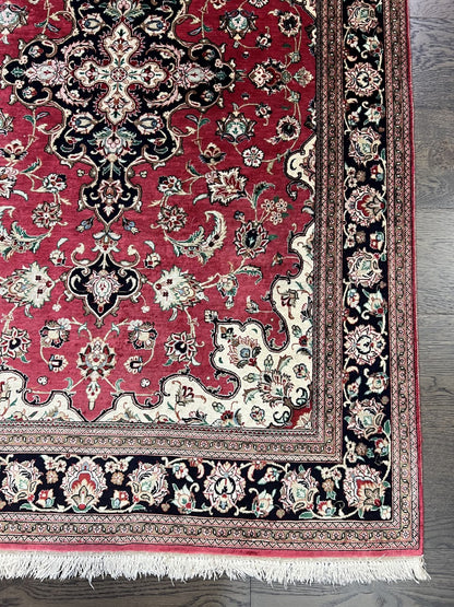 Stunning vintage decorative Isfahan silk rug. - Hakiemie Rug Gallery