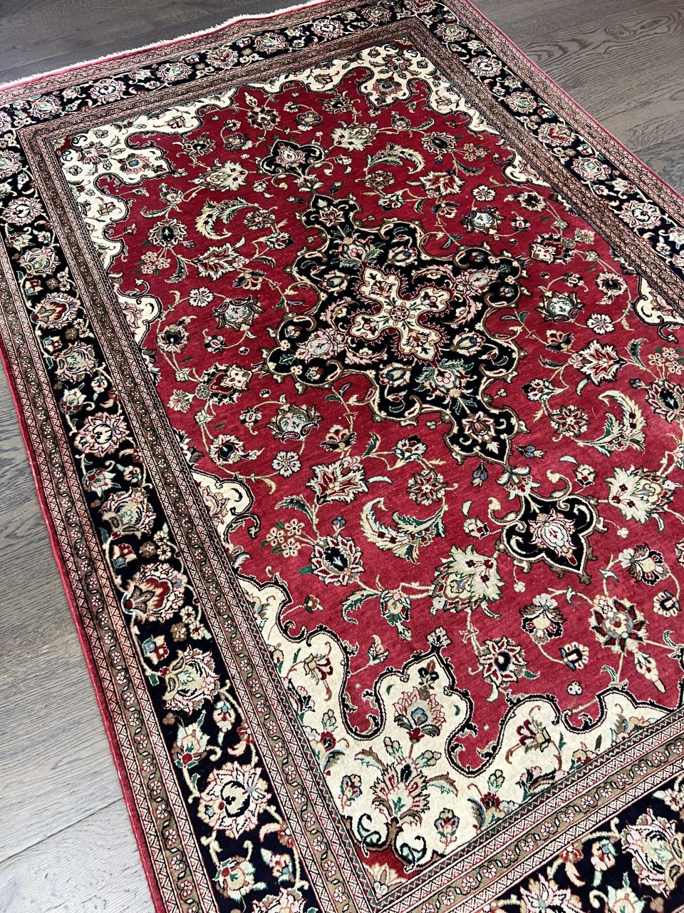 Stunning vintage decorative Isfahan silk rug. - Hakiemie Rug Gallery