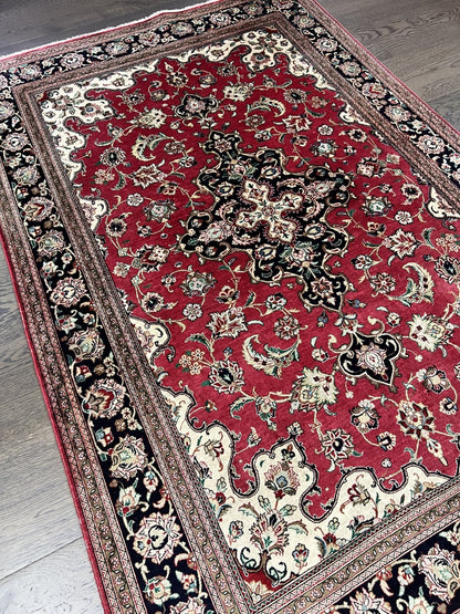 Stunning vintage decorative Isfahan silk rug. - Hakiemie Rug Gallery