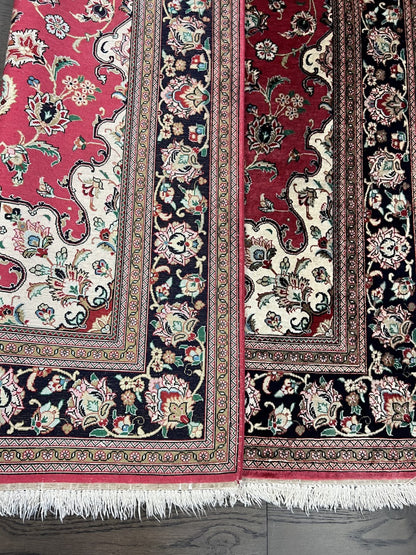 Stunning vintage decorative Isfahan silk rug. - Hakiemie Rug Gallery