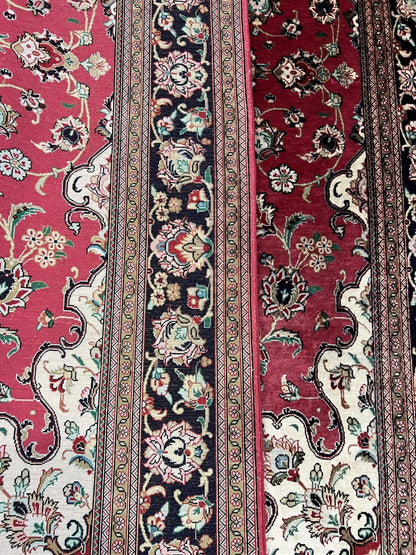 Stunning vintage decorative Isfahan silk rug. - Hakiemie Rug Gallery