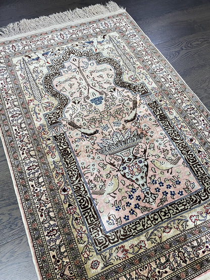 Amazing vintage decorative Turkish silk rug - Hakiemie Rug Gallery
