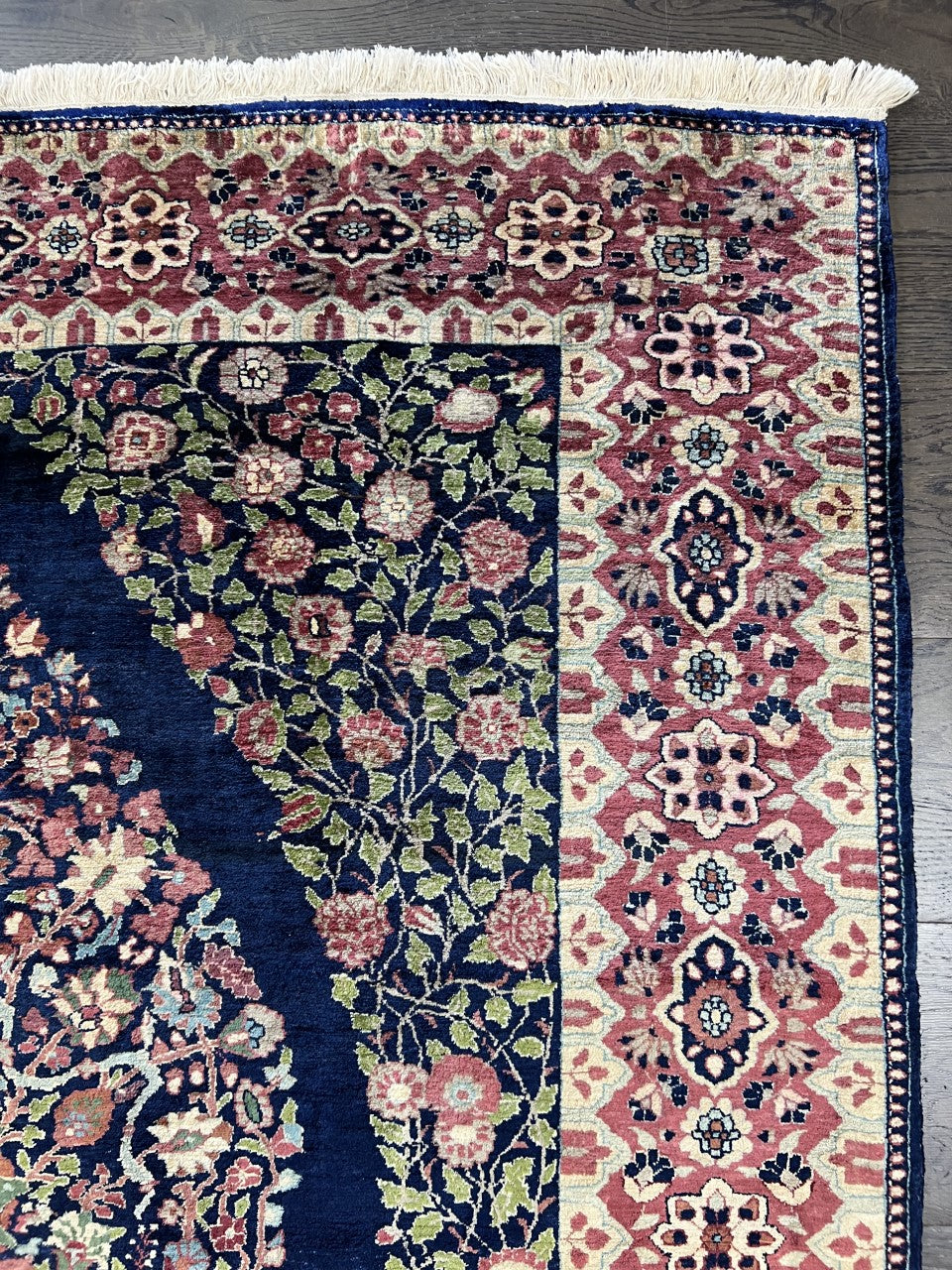 Amazing vintage decorative Indian silk rug - Hakiemie Rug Gallery